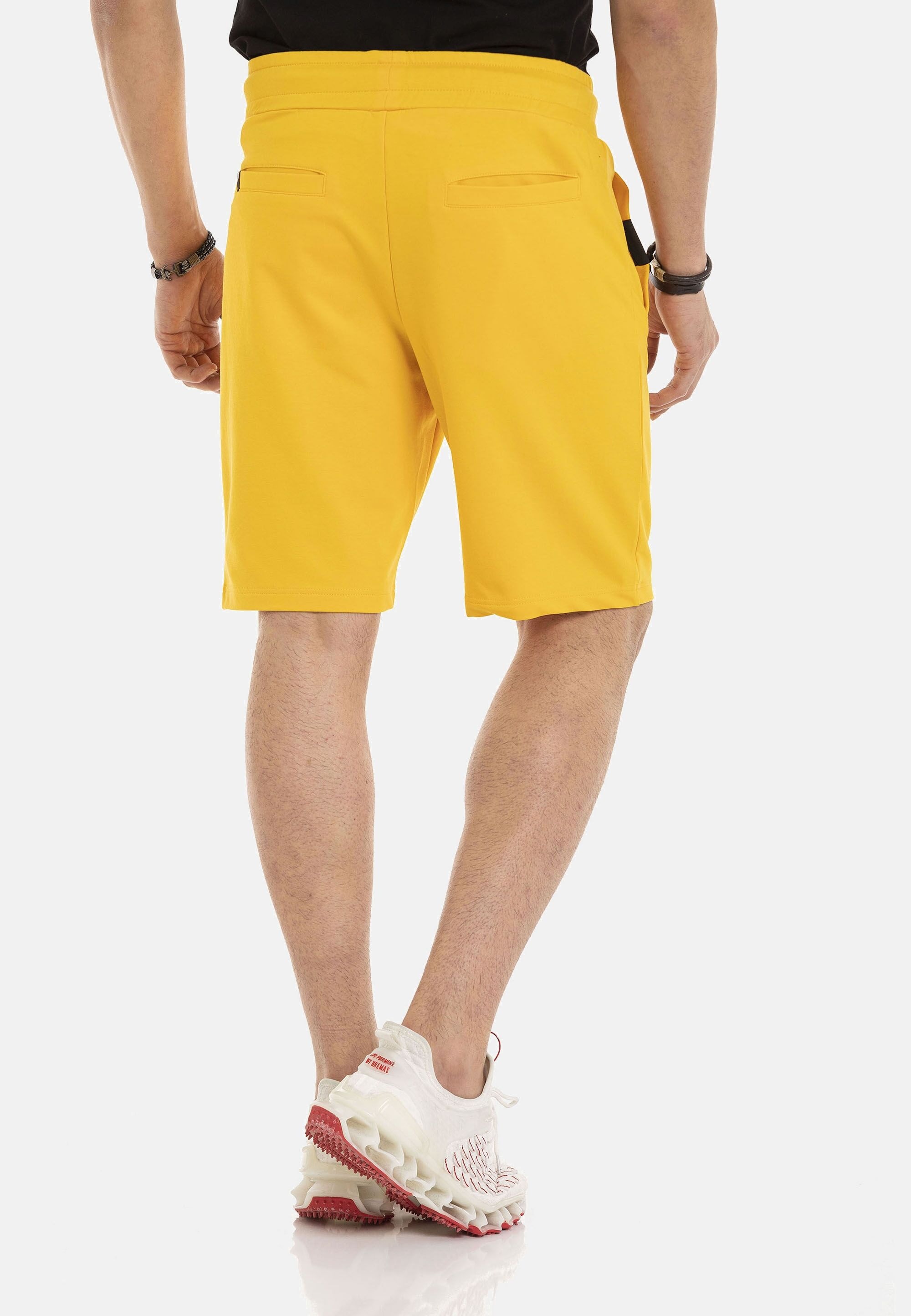 Cipo & Baxx Stoffhose »Shorts«, elastischer Bund mit Kordelzug