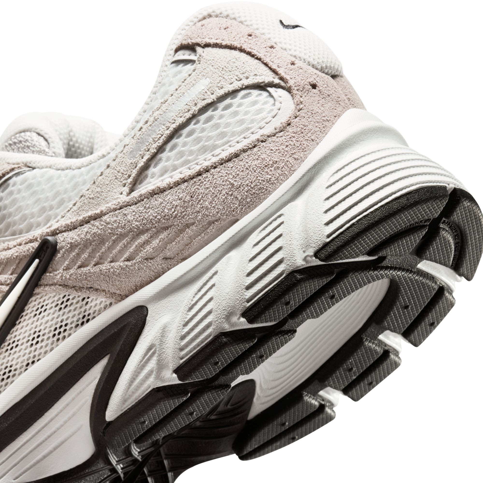 Nike Sportswear Sneaker »V5 RNR Suede«  inspiriert vom Design des Y2K Nike Vomero 5