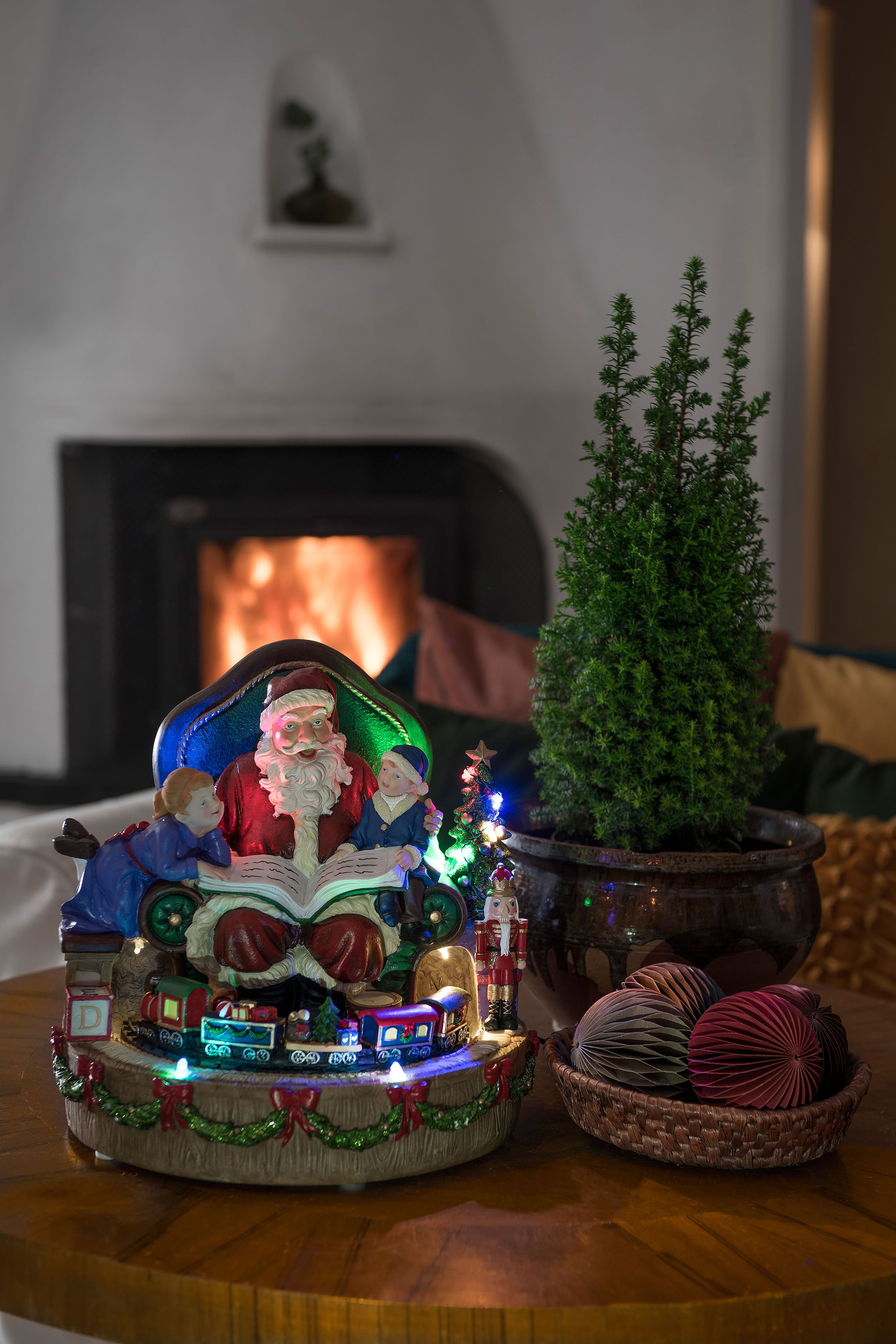 KONSTSMIDE Weihnachtsfigur »Weihnachtsdeko«, LED Szenerie Weihnachtsmann mit Kindern und Zug