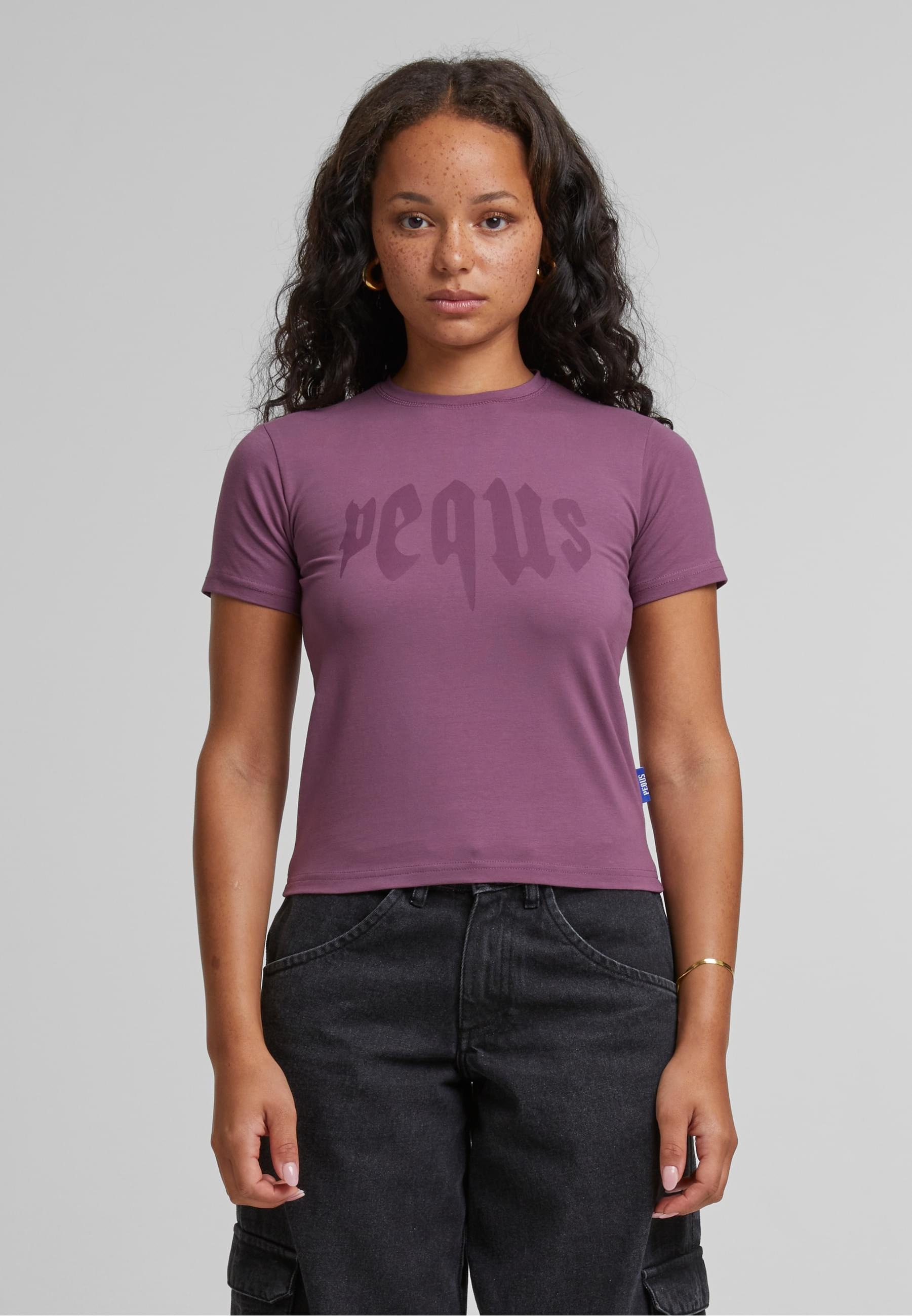 PEQUS T-Shirt »PEQUS PEQUS Fitted Mythic Logo T-shirt« 1 Stk.