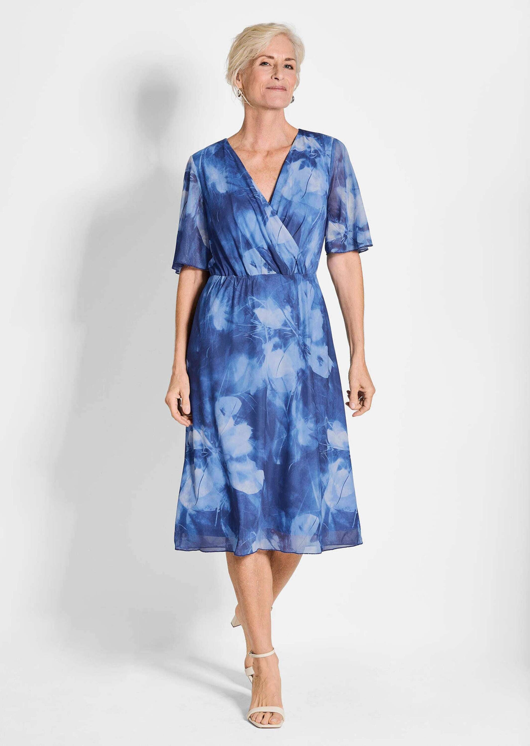 GOLDNER Sommerkleid »Wickelkleid mit Blütenprint in Blau, tailliert«