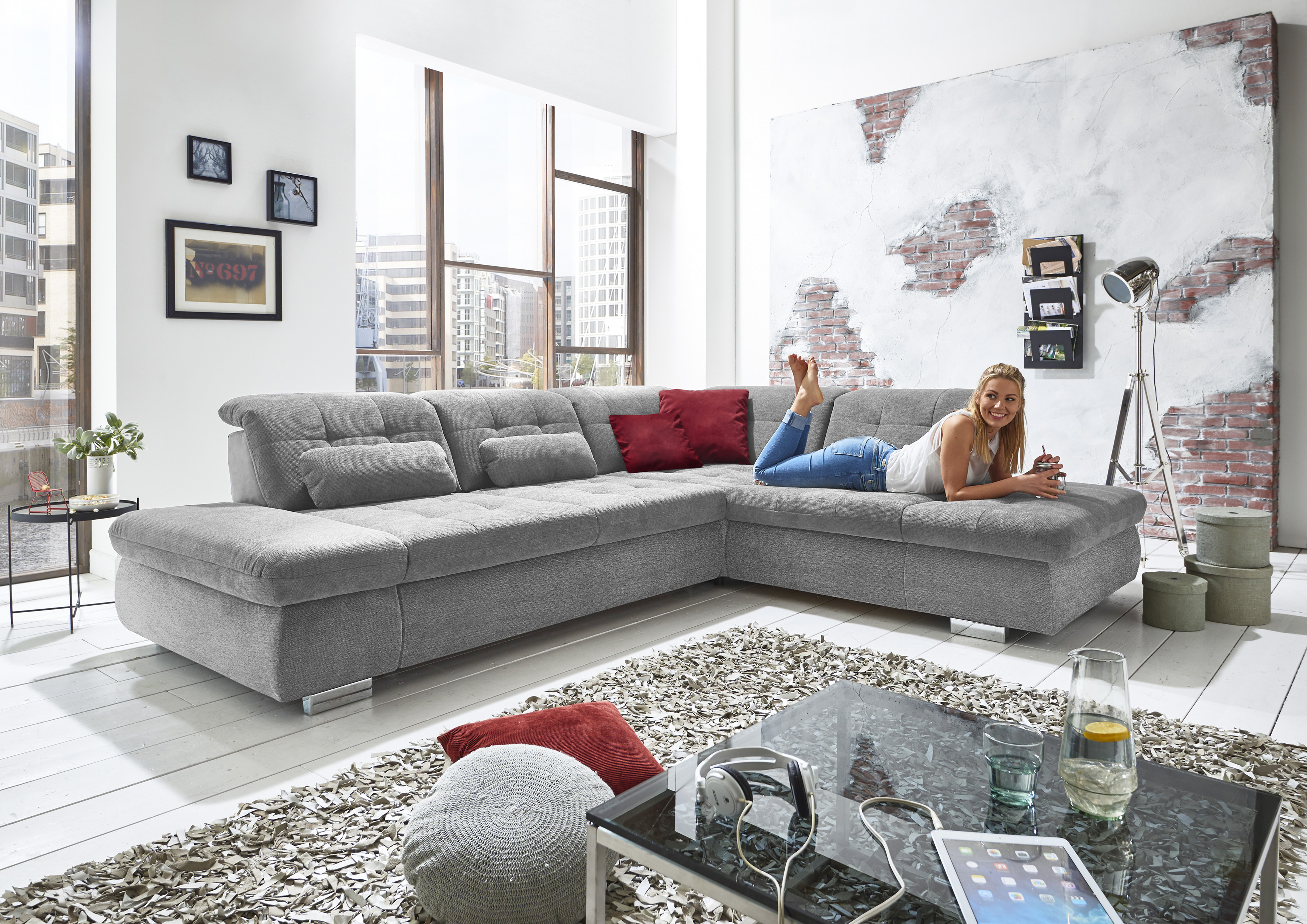 Die PlanBar Ecksofa "MP-IN17004 L-Form, Breite 323 cm, mit Federkern-Polsterung" inkl. Sitztiefenverstellung, wahlweise weitere Funktionen