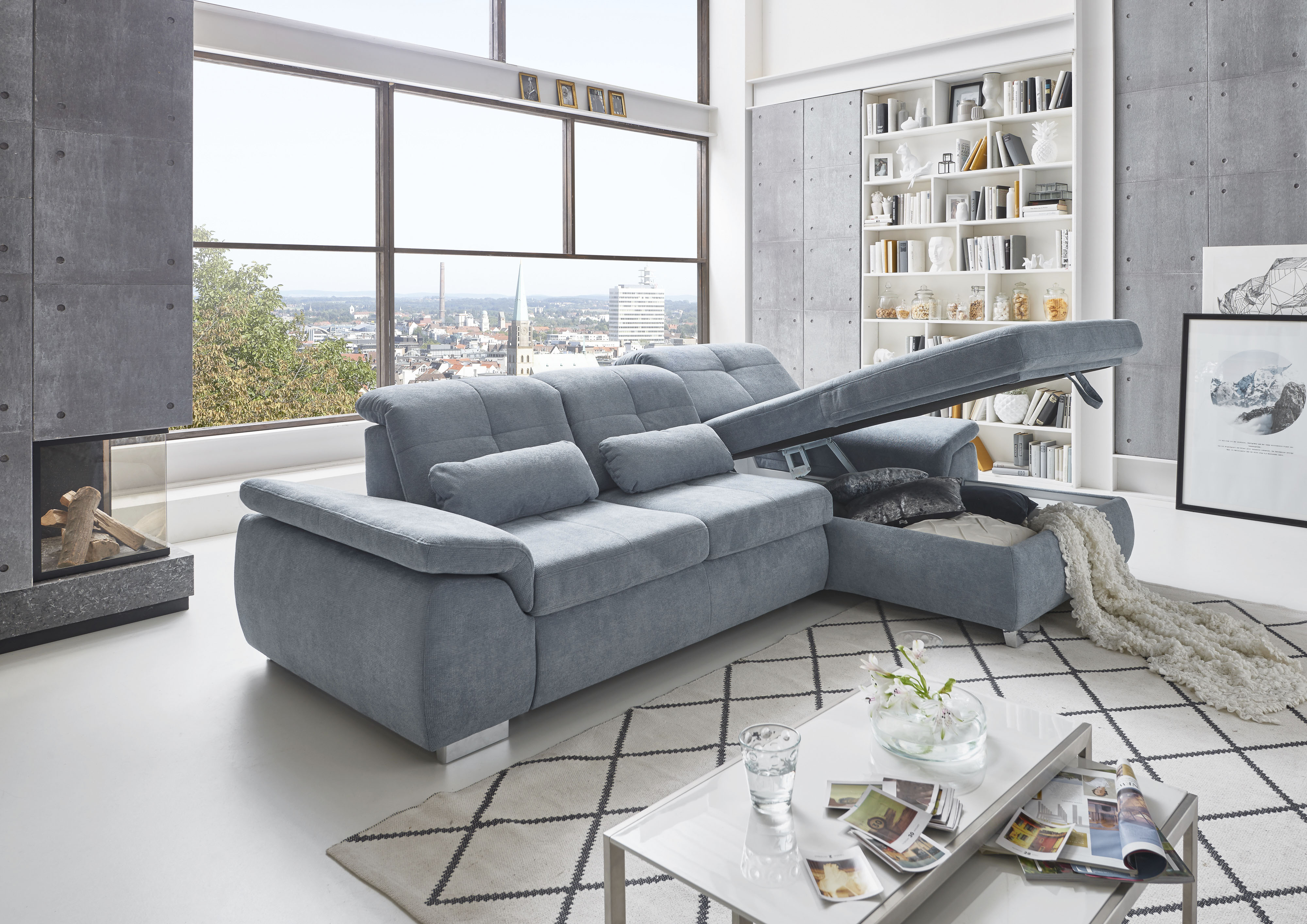 Die PlanBar Ecksofa "MP-IN16037 L-Form, Breite 289 cm, mit Kaltschaum-Polsterung" mit Sitztiefenverstellung & Zierkissen