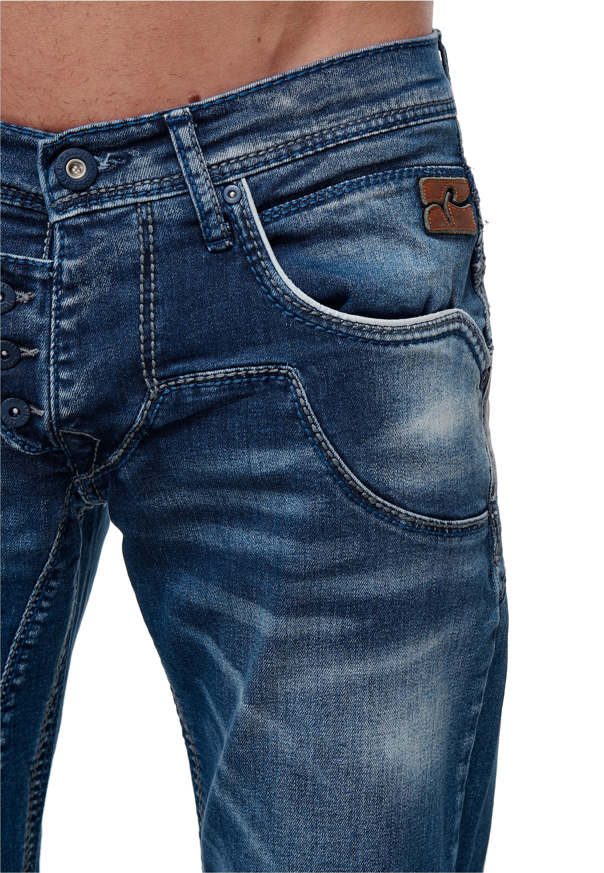 Rusty Neal Straight-Jeans »RUBEN 42«, mit angesagten Ziernähten