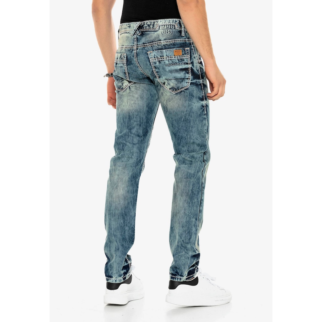 Cipo & Baxx Bequeme Jeans, in bequemem Regular Fit-Schnitt