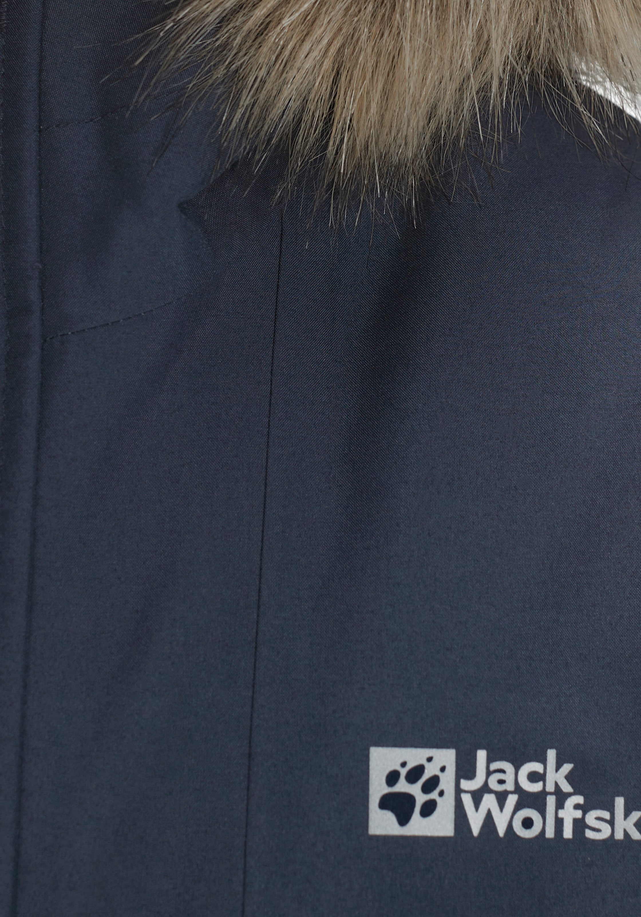 Wolfskin Design K«, isolierender Jack langer, BAUR klassischen auf im BEAR Kapuze, online Rechnung Outdoorjacke | kaufen mit JACKET »COSY Kinderparka