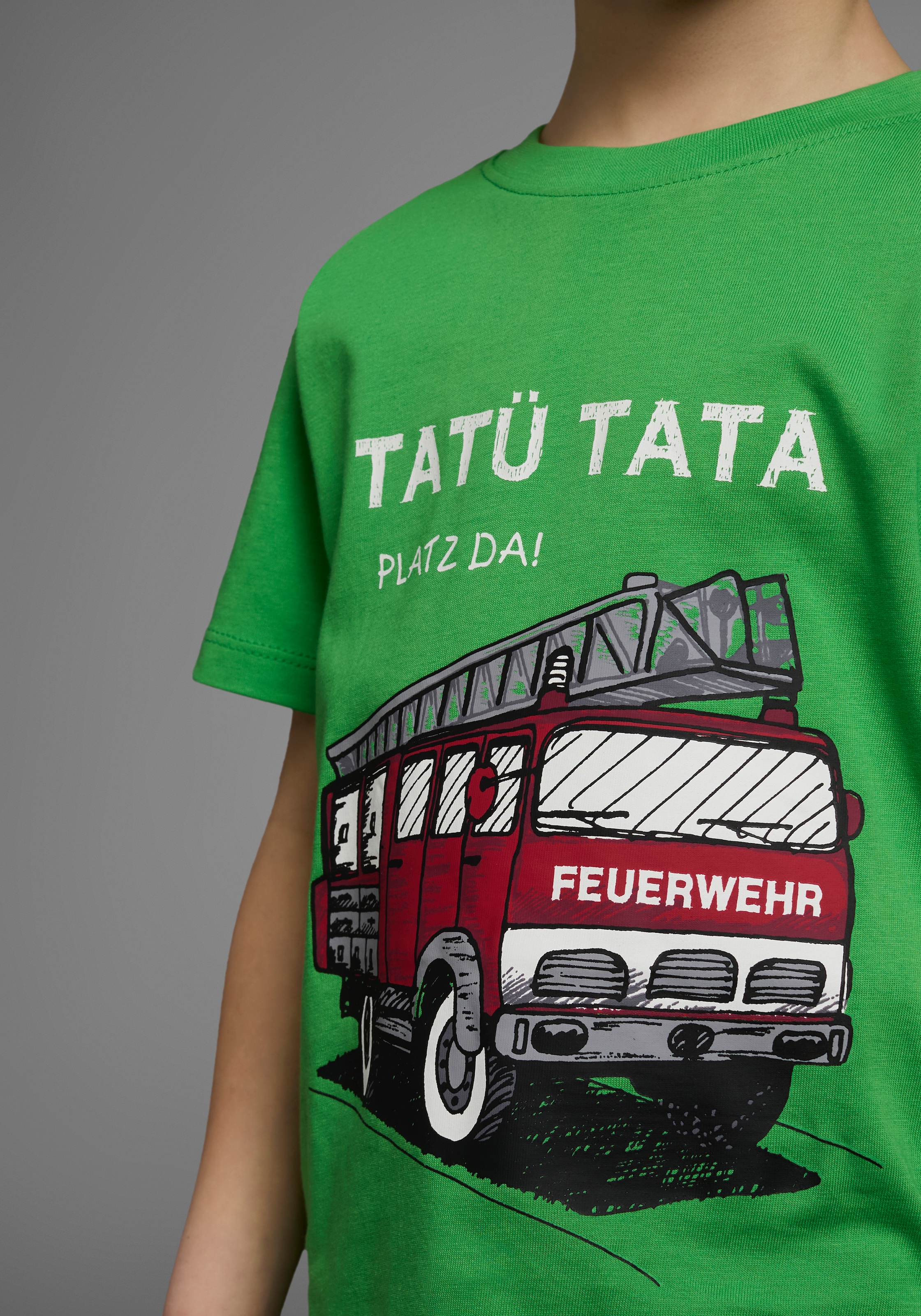Thumbnail - KIDSWORLD T-Shirt "Feuerwehr-Druck: PLATZ DA" Kurzarm, basic geschnitten, mit coolen Statements