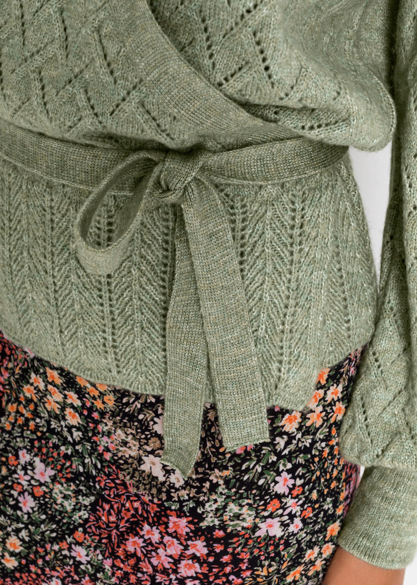 bonprix Wickelpullover aus Polyacryl und Polyester, mit V-Ausschnitt, mit Puffärmeln