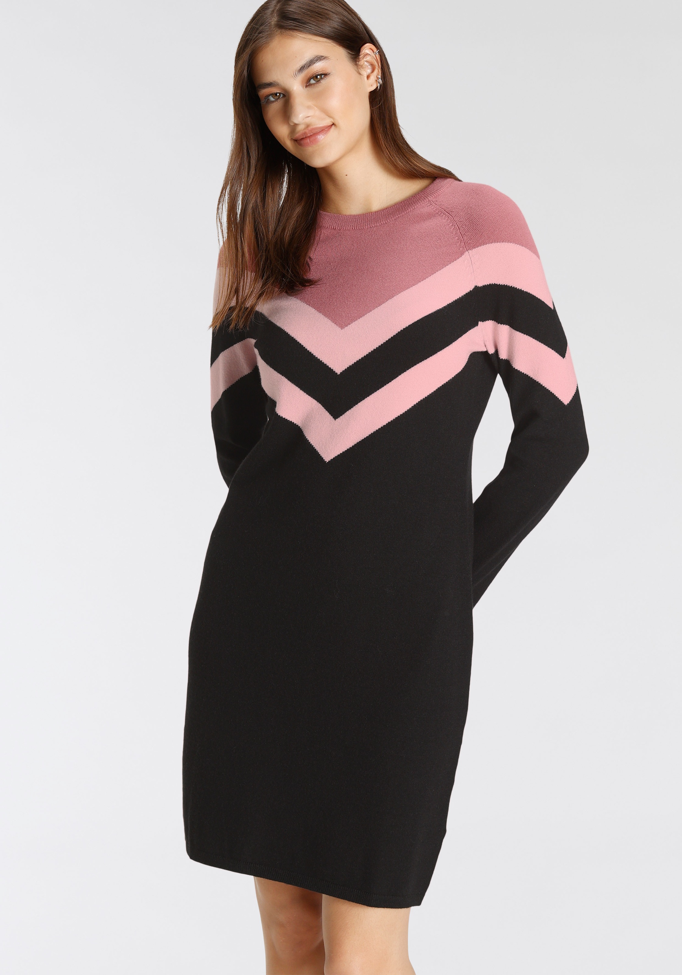 Tamaris Strickkleid "aus angenehmer Viskosemischung" lässiger Look mit Zickzack-Muster