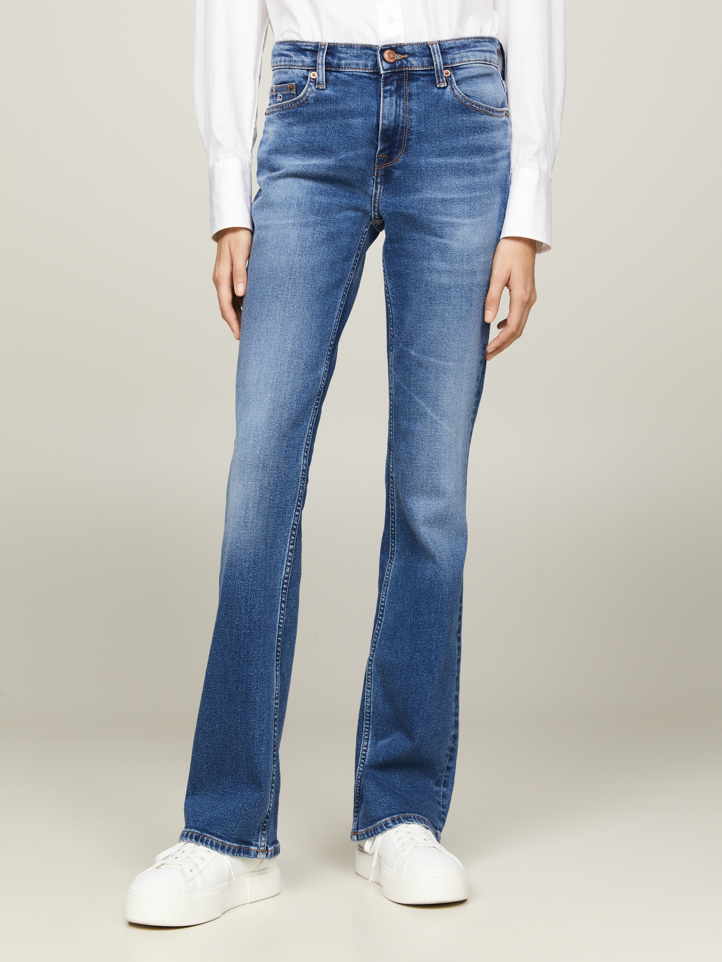 Tommy Jeans Bootcut-Jeans "Maddie", mit Tommy Jeans Markenlabel & Badge günstig online kaufen