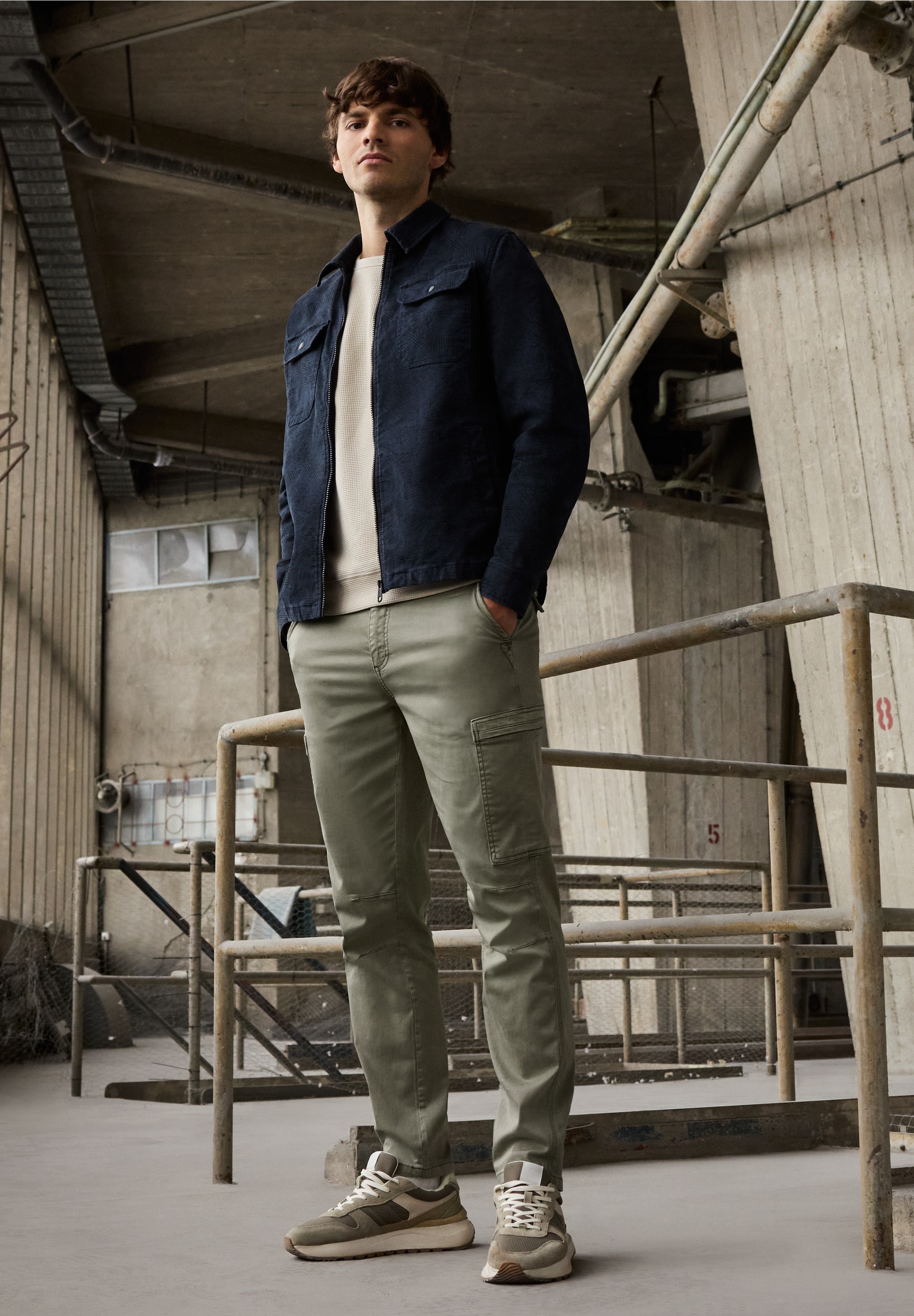 STREET ONE MEN Cargohose  mit Taschen im Utility-Style