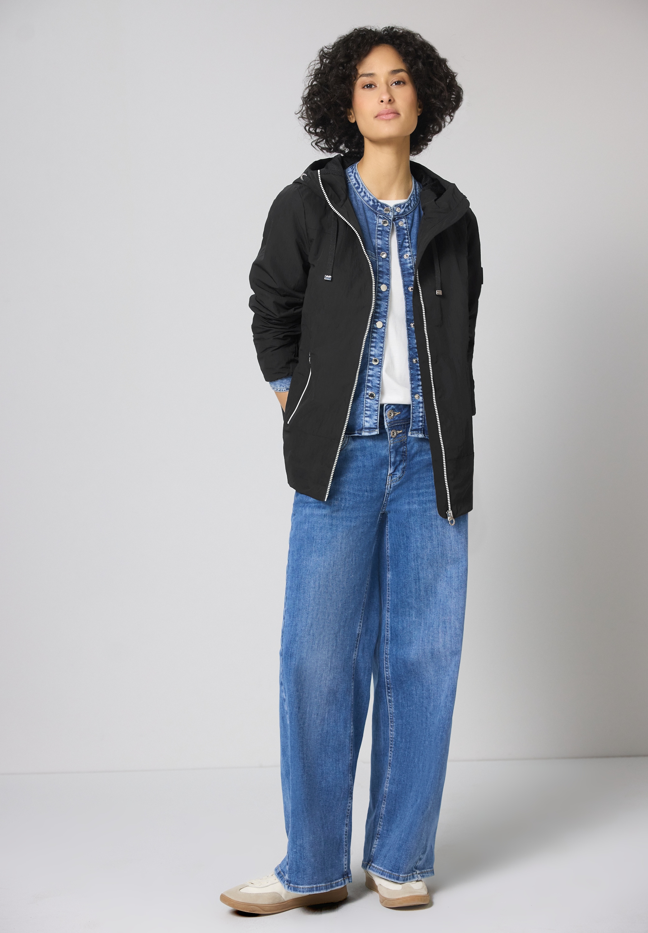 STREET ONE Windbreaker mit Kapuze mit Kapuze mit Tunnelzugband