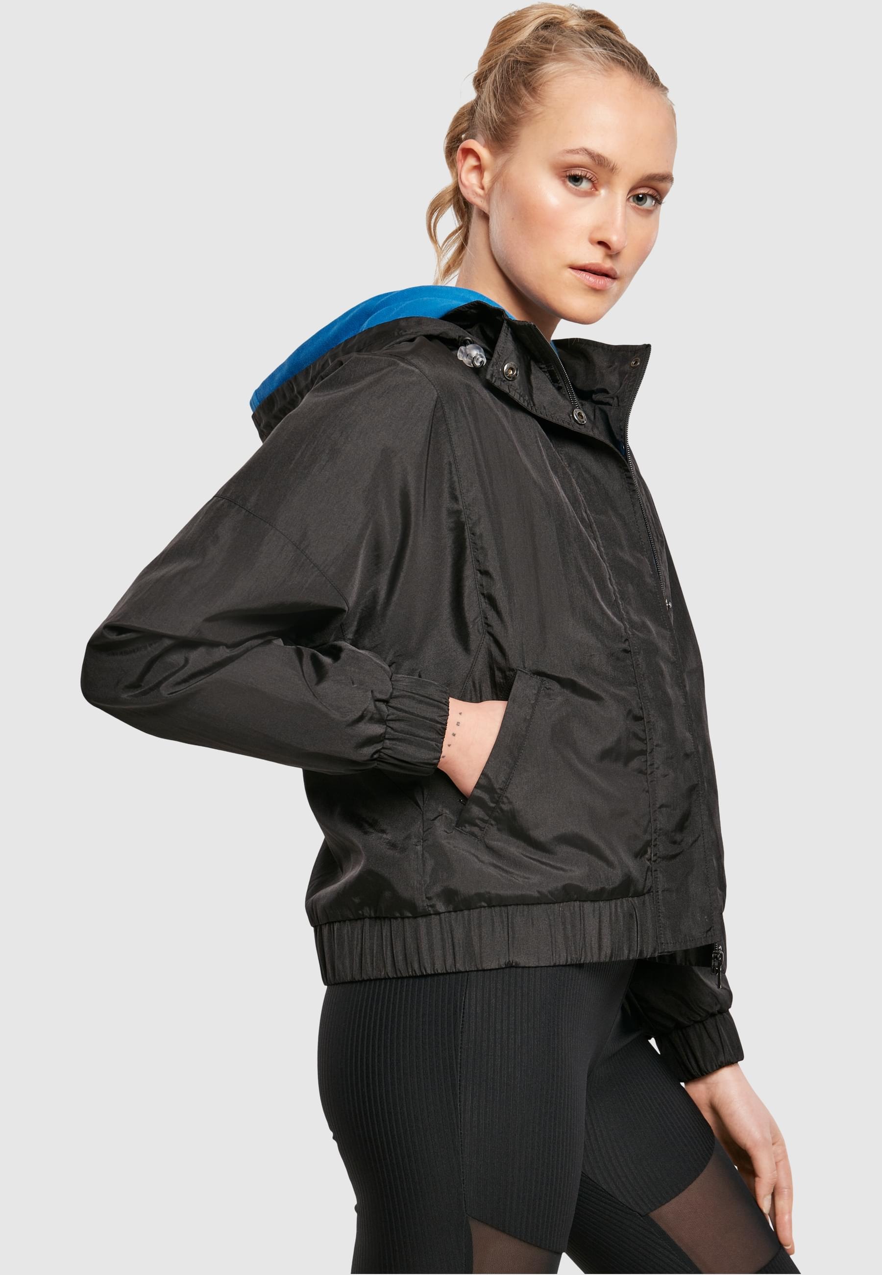 URBAN CLASSICS Allwetterjacke »Urban Classics Damen Ladies Oversized Shiny Crinkle Nylon Jacket«, (1 St.), mit Kapuze