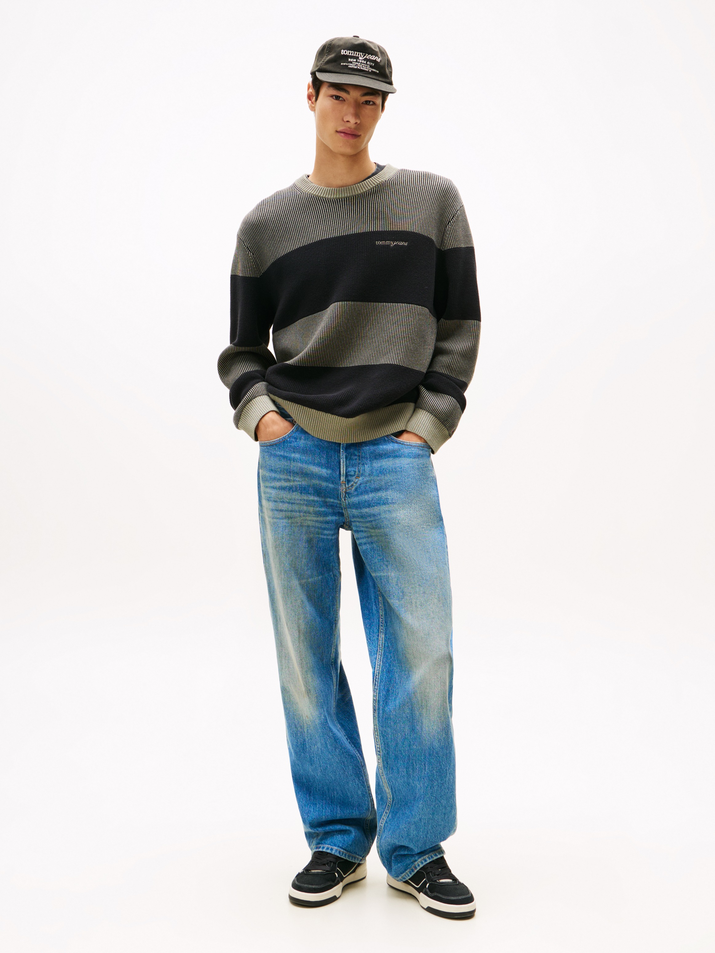 Tommy Jeans Sweatshirt »SCRIPT SWEAT«, Regular fit mit Rundhalsausschnitt
