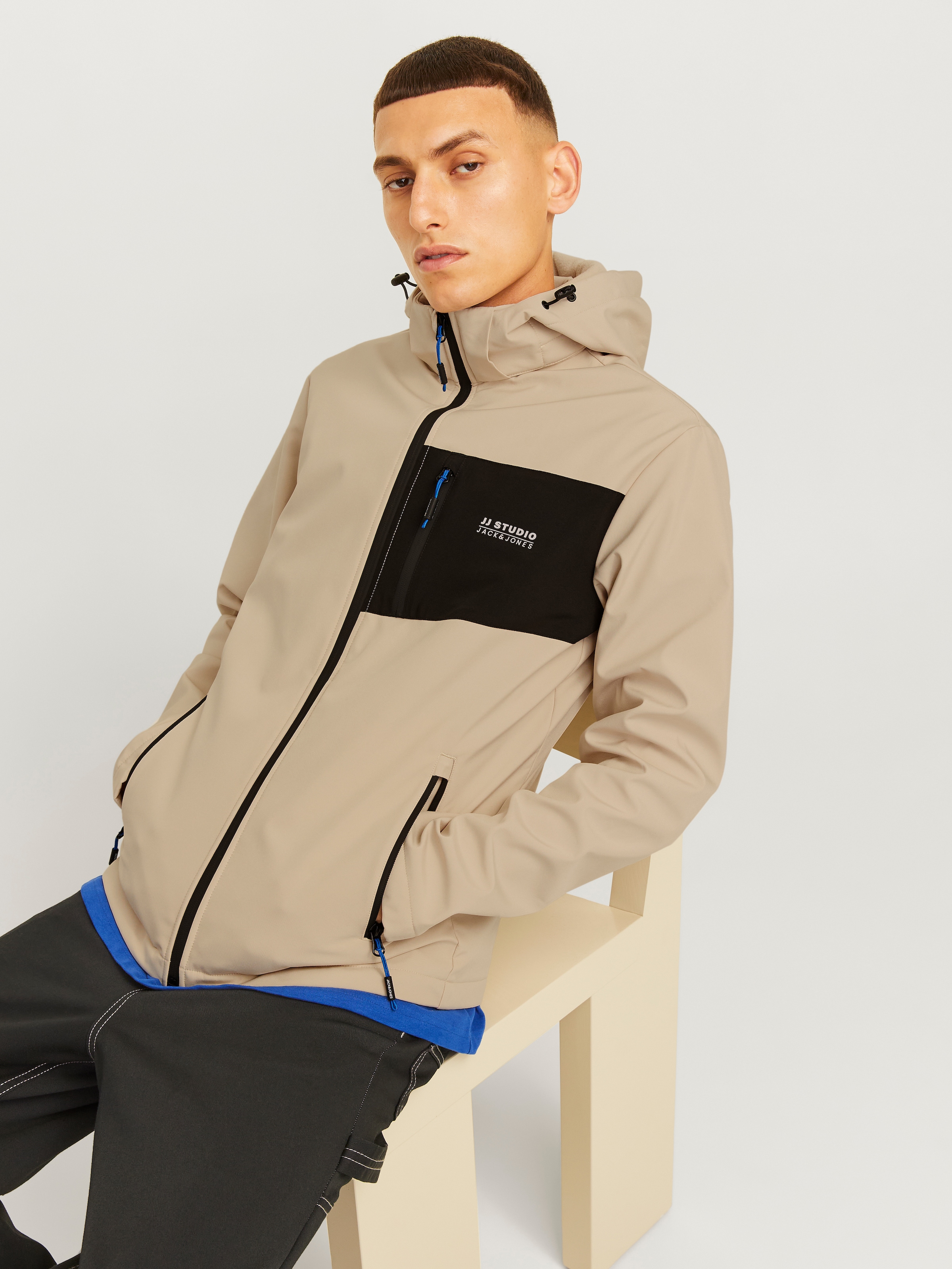 Jack & Jones Softshelljacke "JJTAYLOR SOFTSHELL JACKET", mit Kapuze günstig online kaufen