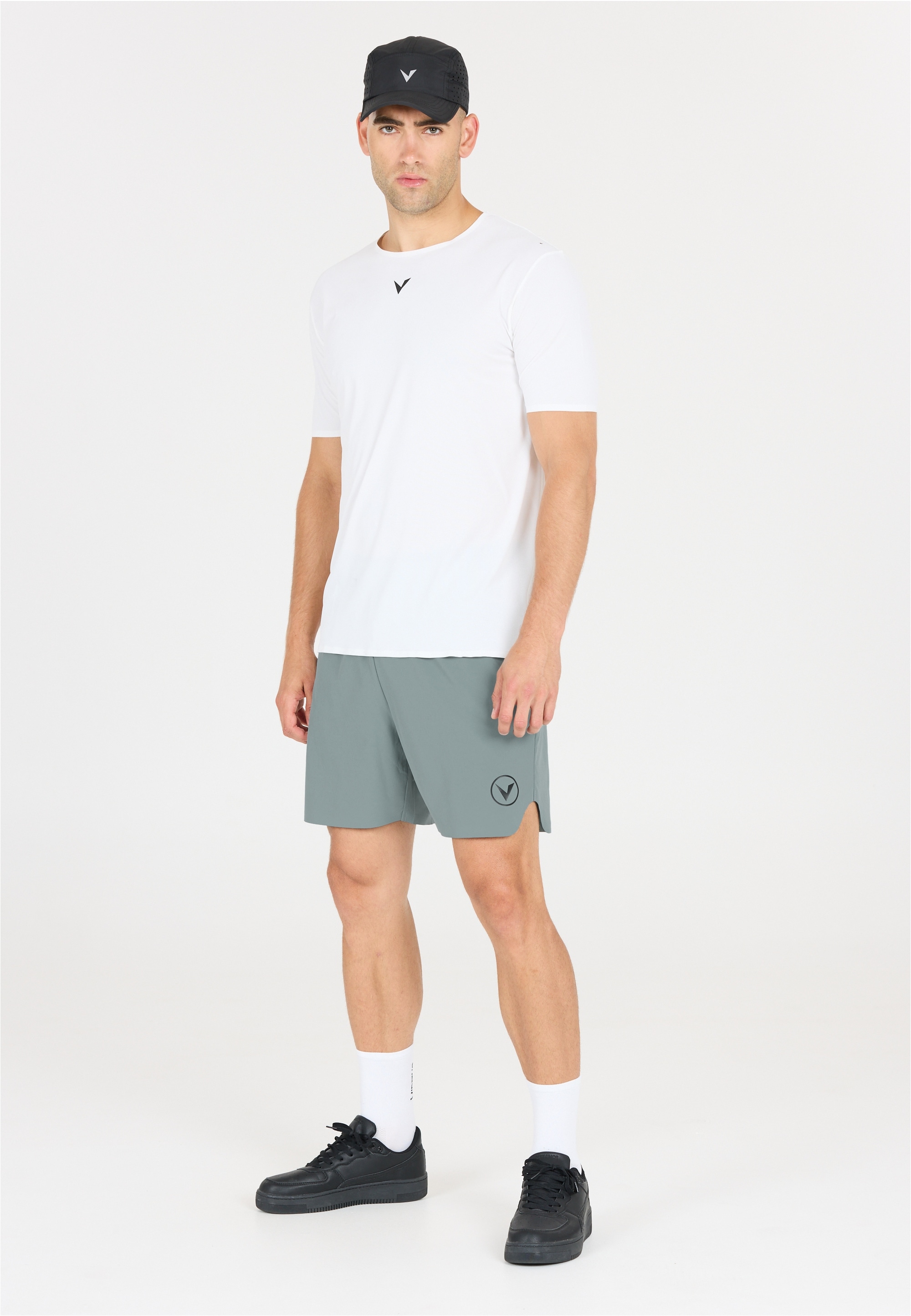 Virtus Shorts »Spier«, mit feuchtigkeitsregulierenden Eigenschaften