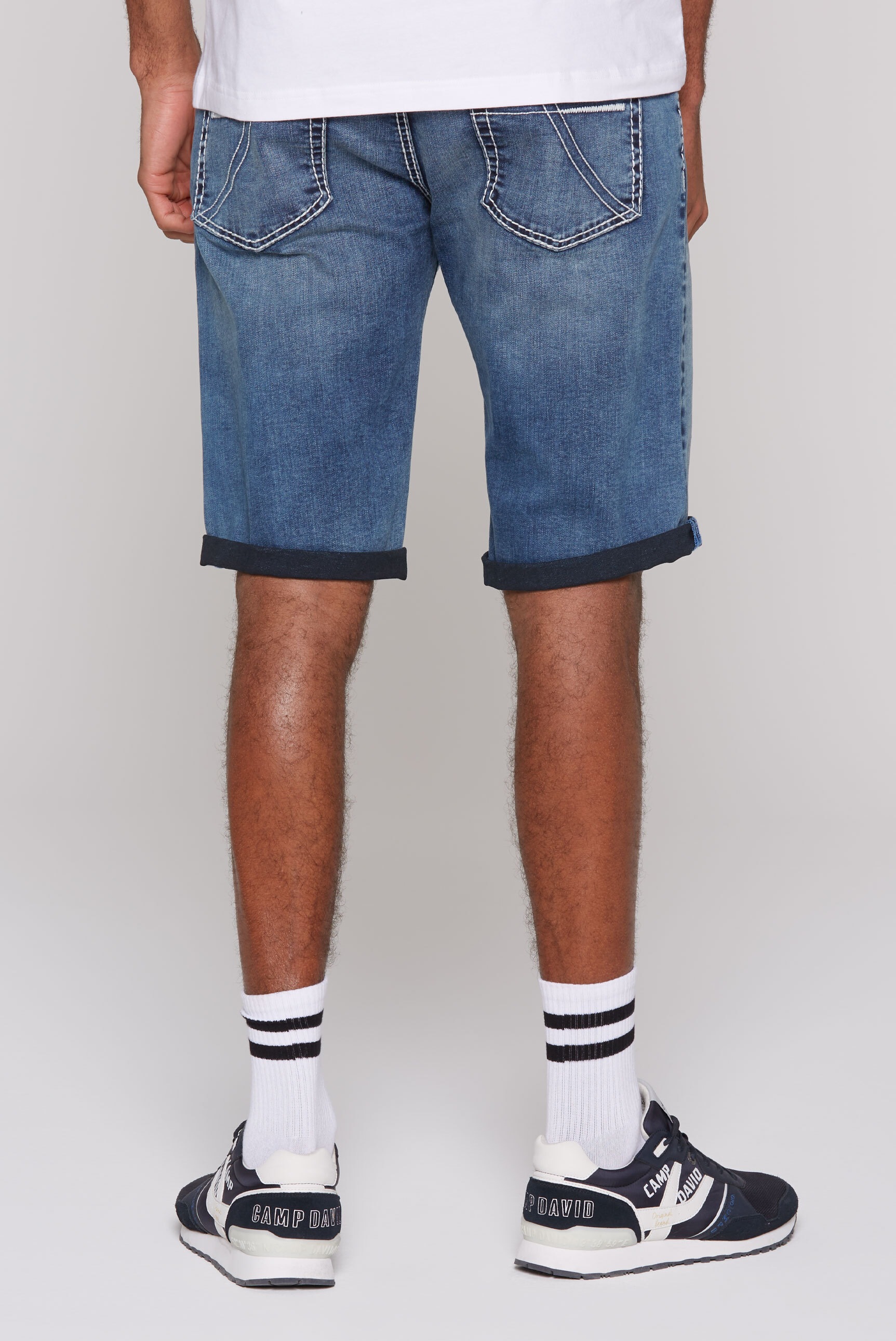 CAMP DAVID Jeansshorts, mit breiten Nähten