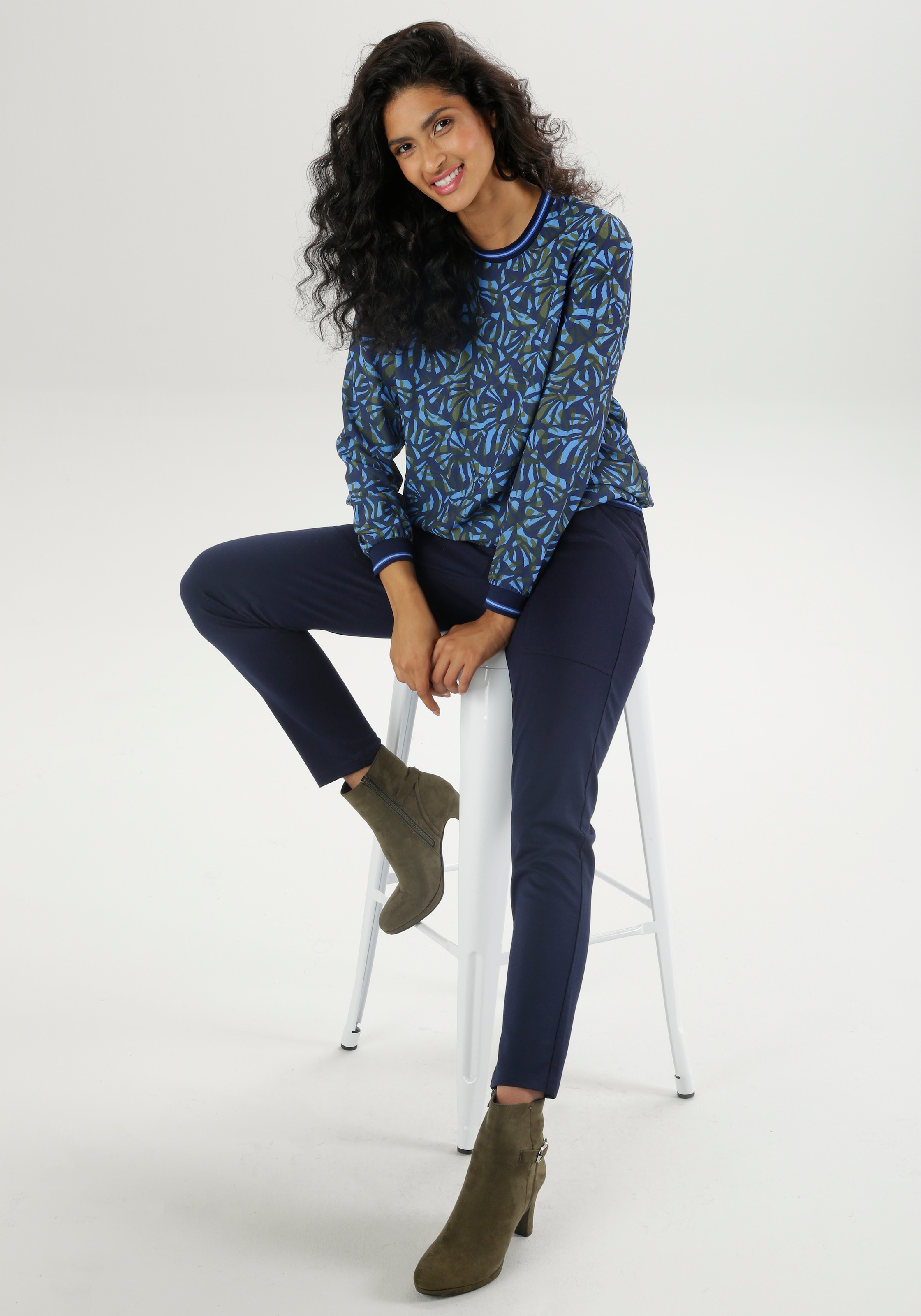 Aniston SELECTED Shirtbluse, mit aufregendem Druck und legerer Passform