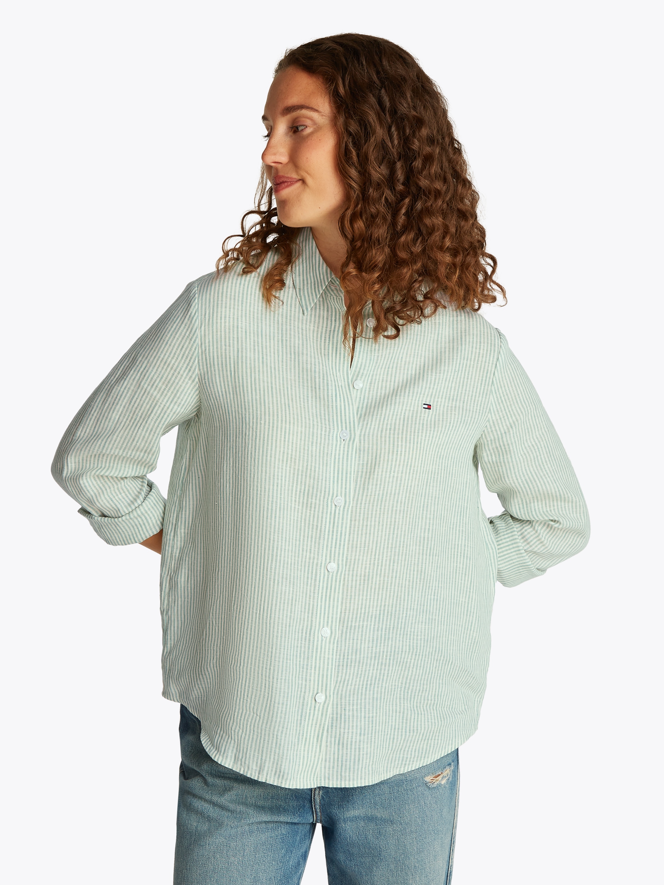 Tommy Hilfiger Hemdbluse »ESS LINEN RELAXED SHIRT«, mit Logostickerei,kühlendes Premium Leinen