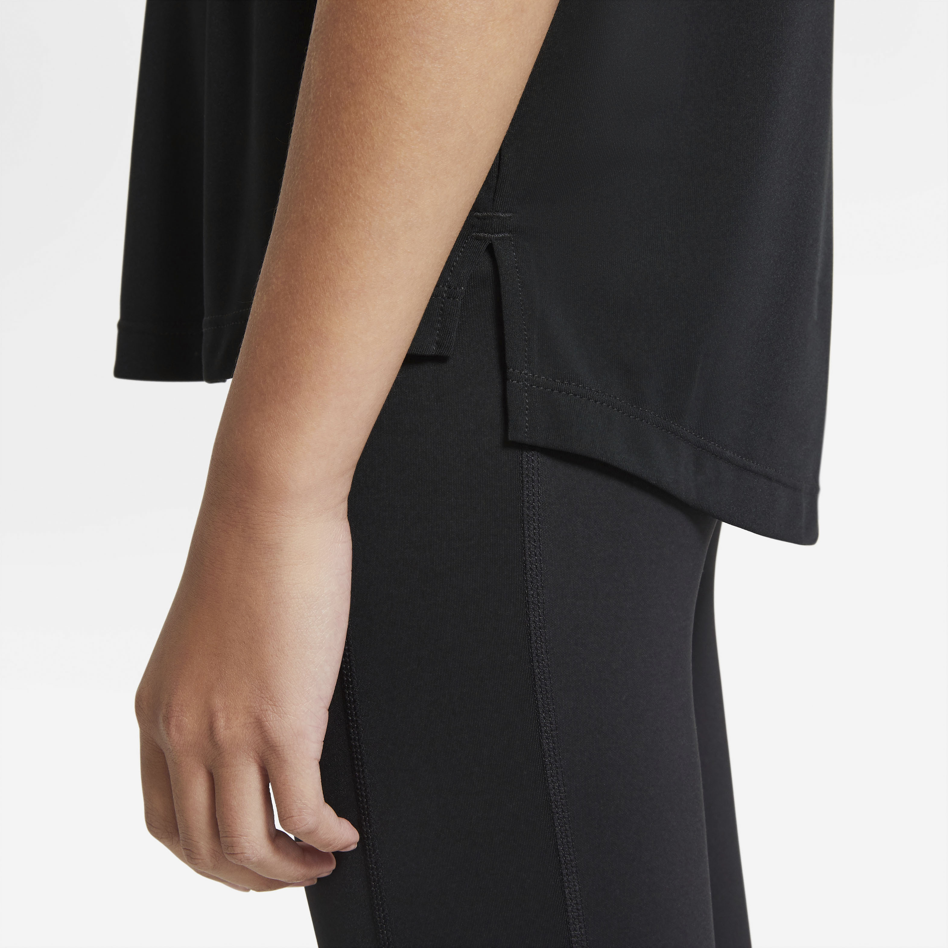 Thumbnail - Nike Trainingsshirt "DRI-FIT ONE BIG KIDS (GIRLS) SHORT-" für vielseitige sportliche Aktivitäten, Kurzarm, aus Polyester