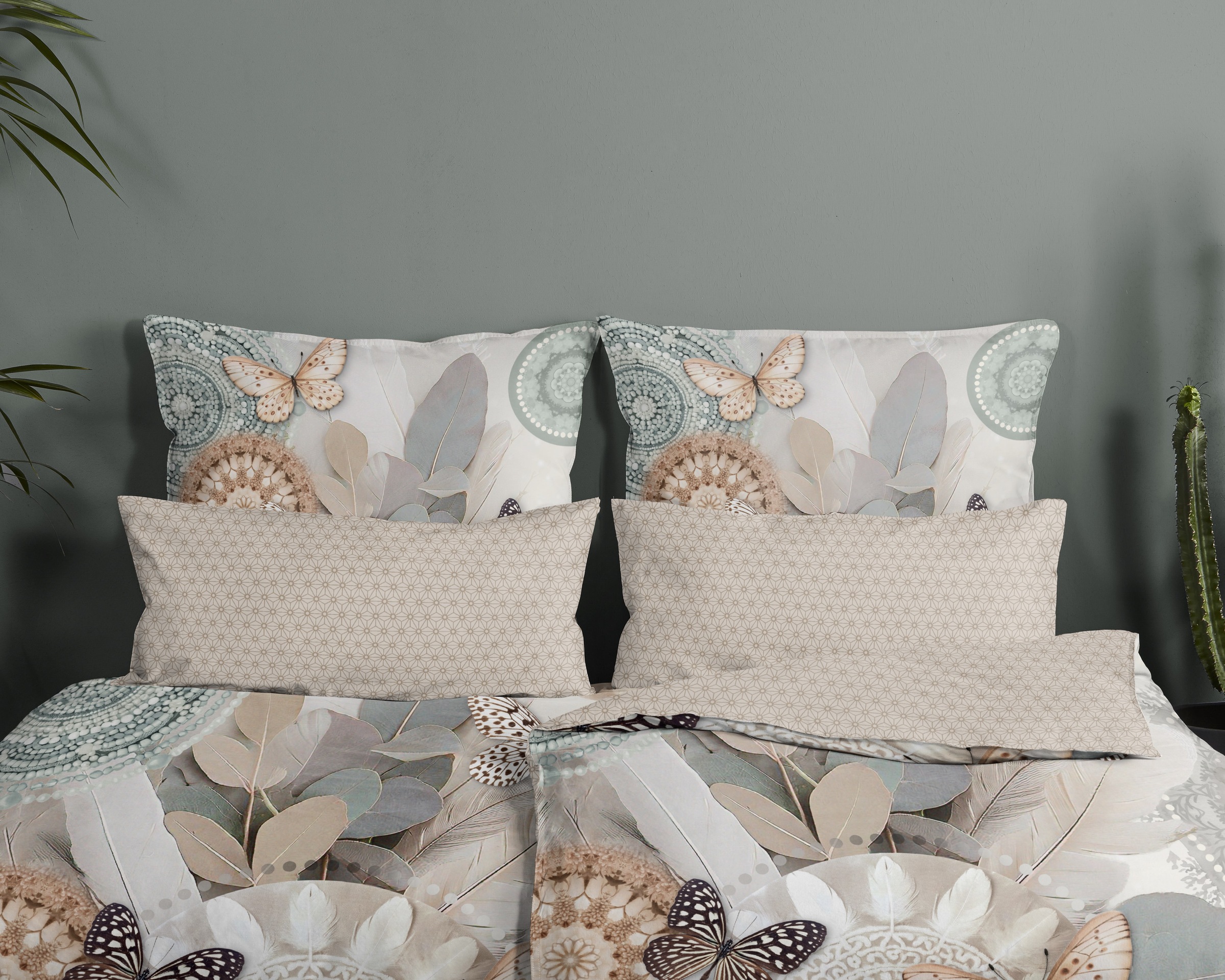 Thumbnail - hip Wendebettwäsche "Alrune" 2 Stk. Satin, Reißverschluss, Wendeoptik, Mandala, Blätter, grau, sand