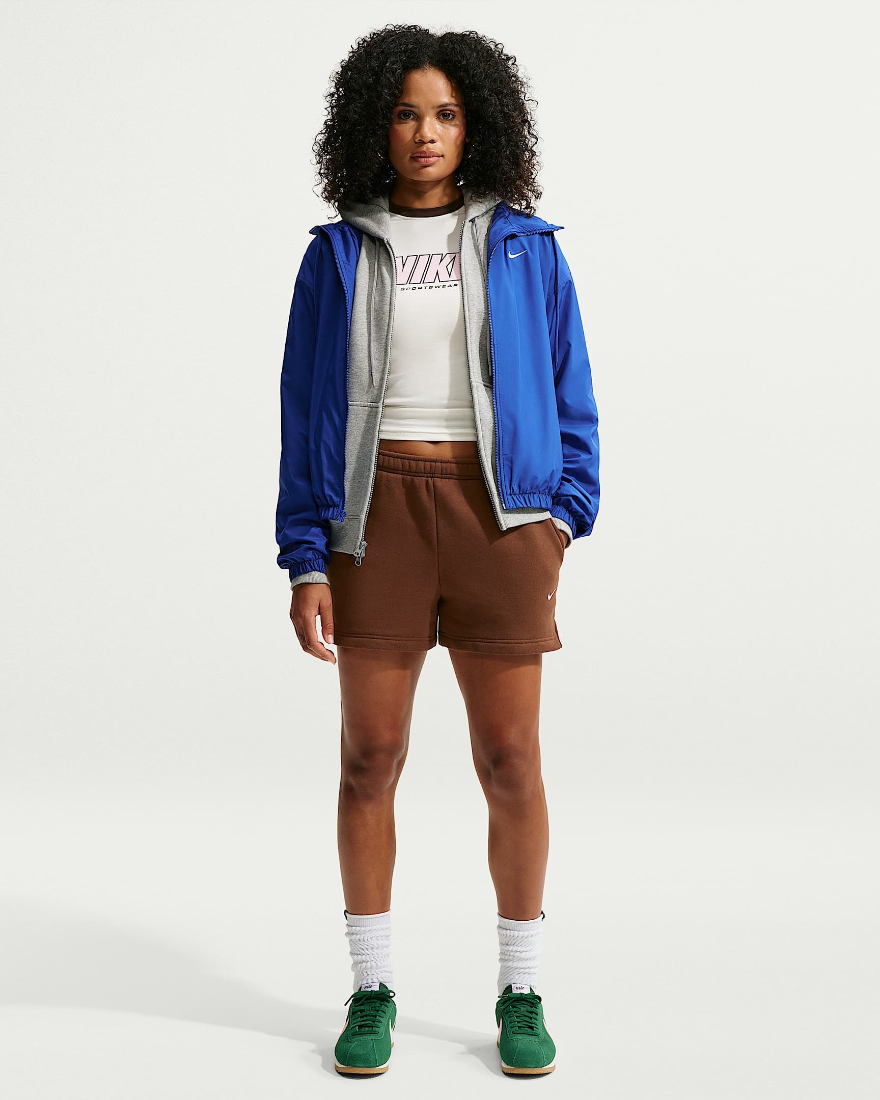 Nike Sportswear Shorts »W NK STDO FLC MW MR STD 4 SHRT«  mit Eingrifftaschen, ca. Mitte Oberschenkel lang, gerade Beinform