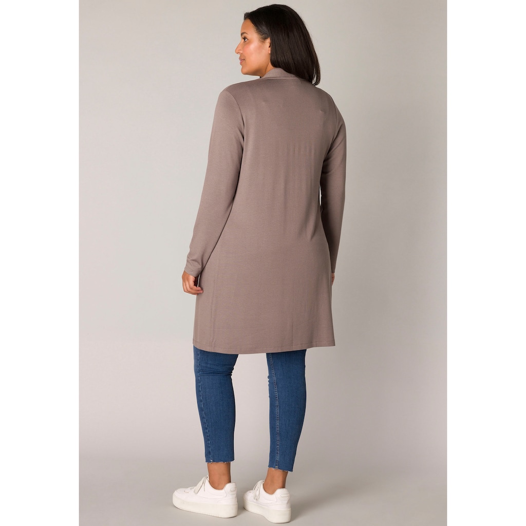 Base Level Curvy Strickjacke