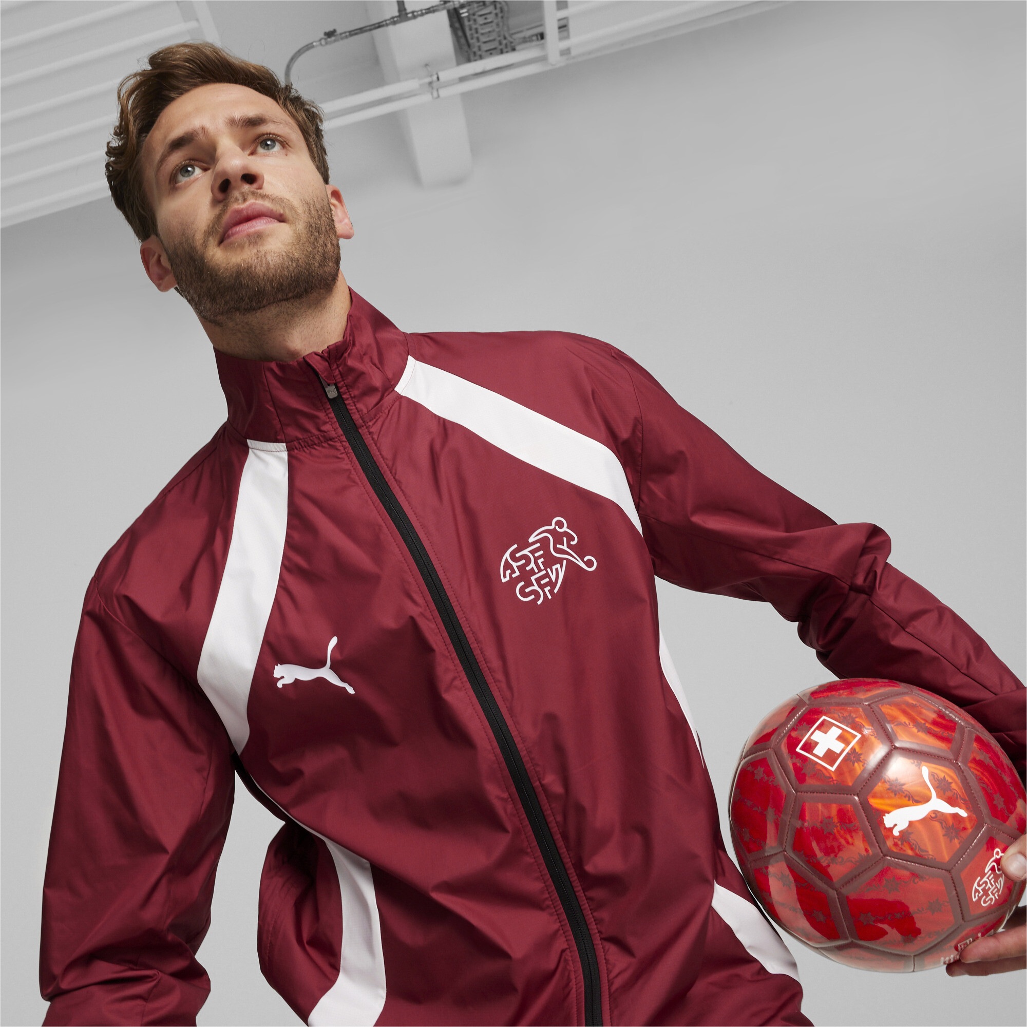 PUMA Trainingsjacke »Schweiz Gewebte Fußball-Aufwärmjacke Herren«
