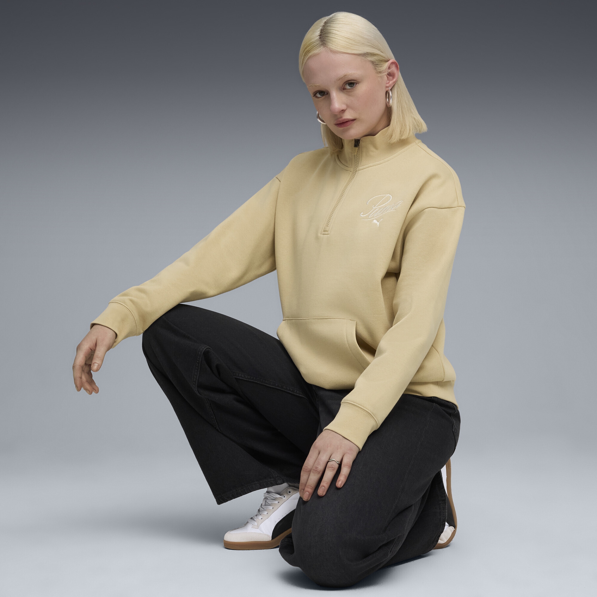 PUMA Sweatshirt »Essentials Script Relaxed Sweatshirt Damen«