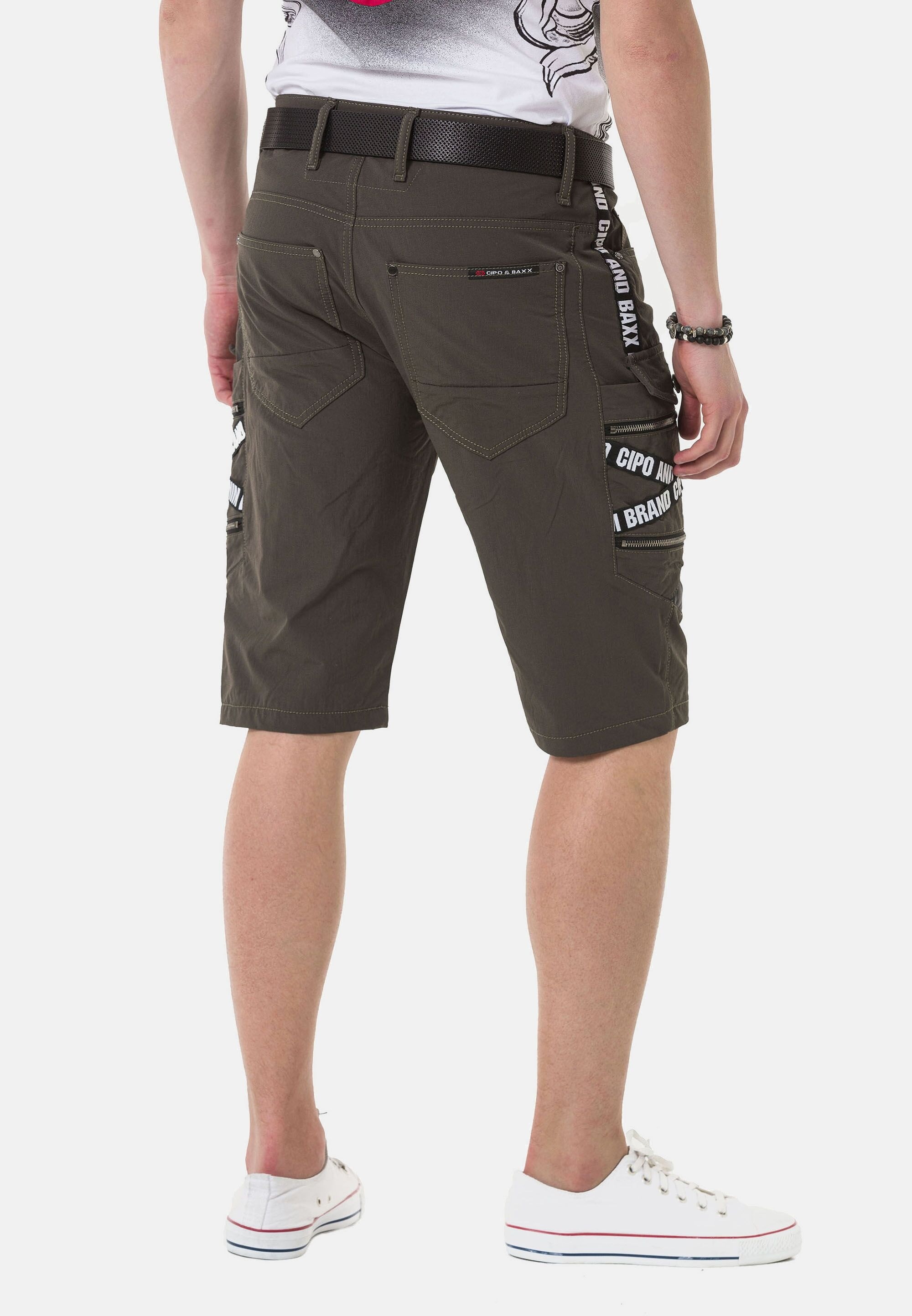 Cipo & Baxx Stoffhose "Capri-Shorts", mit zahlreichen Taschen günstig online kaufen