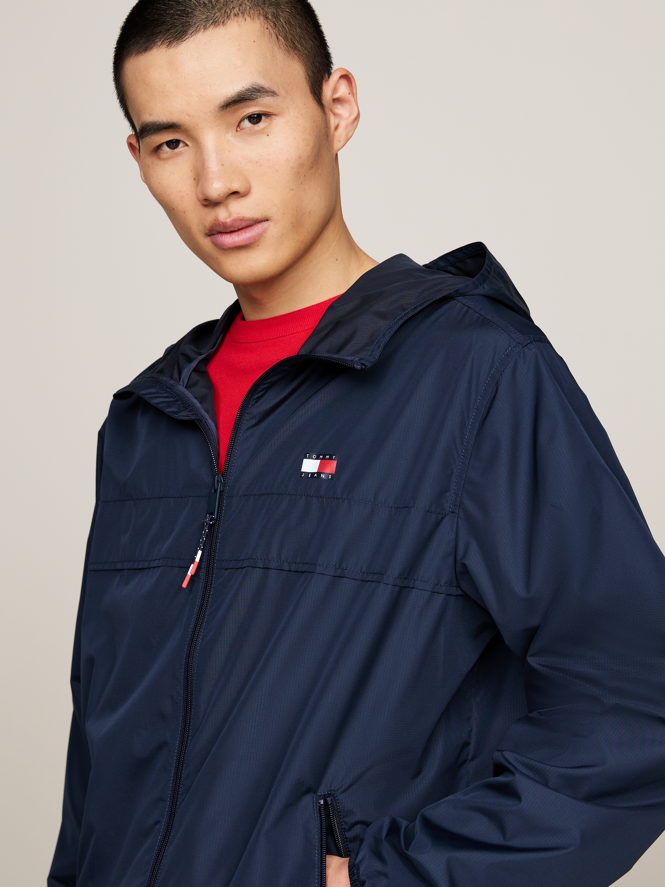 Tommy Jeans Outdoorjacke »TJM LW CHICAGO JACKET«, mit Kapuze, mit Logoprägung