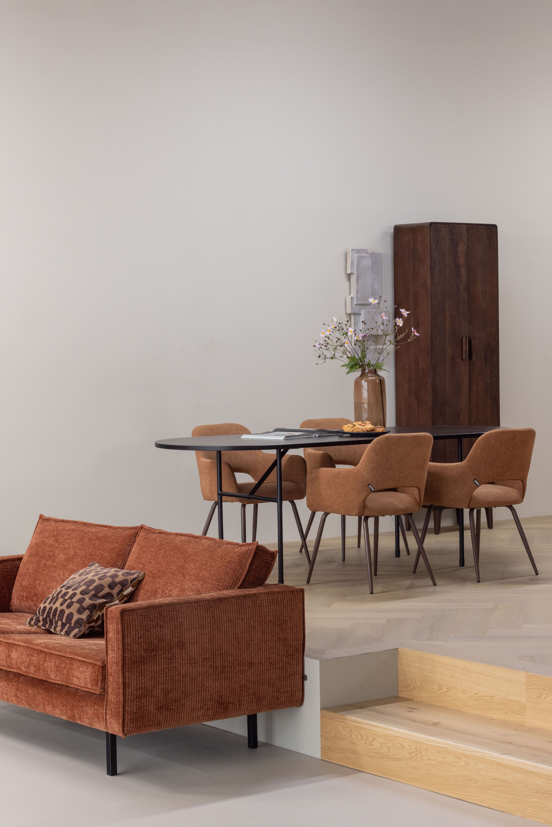 WOOOD Mehrzweckschrank »Liya Massivholz Mangoholz mit abgerundeten Ecken B 60x D 35x H 200 cm« Tragkraft 20 kg, einfach zu montieren, sichtbare Maserung