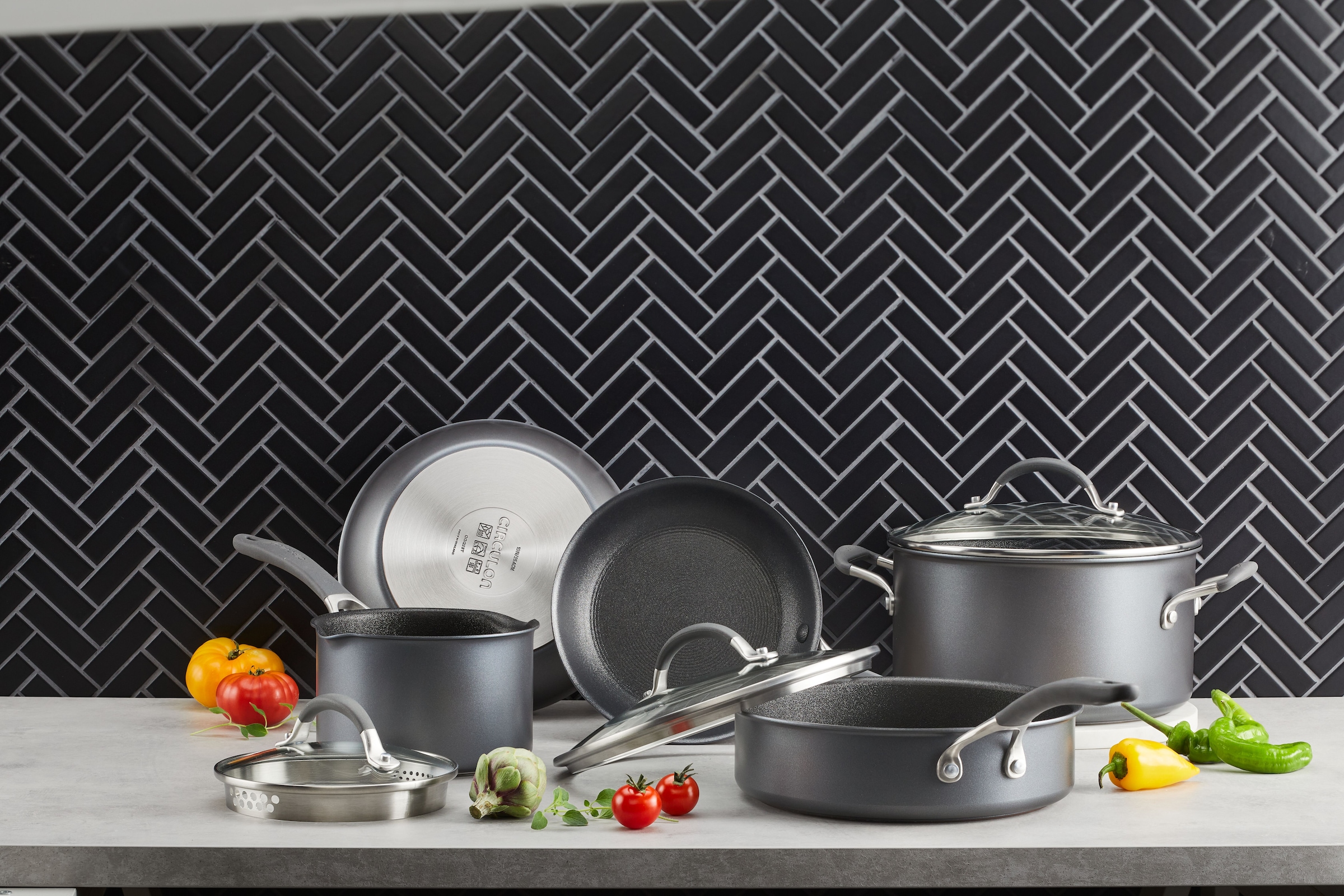 Circulon Topf-Set »Circulon A1 Topf- und Bratset, 8-tlg.«, Edelstahl-Aluminium, (Set, 8 tlg., 2 Pfannen, 3 Töpfe, 3 Deckel), dreilagig beschichtet, kratzfest, spülmaschinenfest