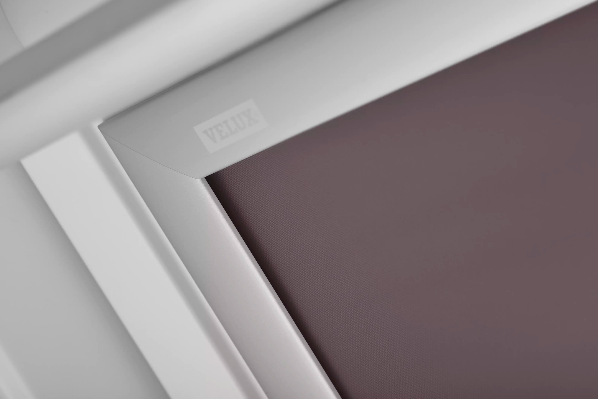 VELUX Verdunklungsrollo »DKL 4577S Farbe: taupe«, verdunkelnd, ohne Bohren, in Führungsschienen, alufarbene Führungsschienen & Griffleiste