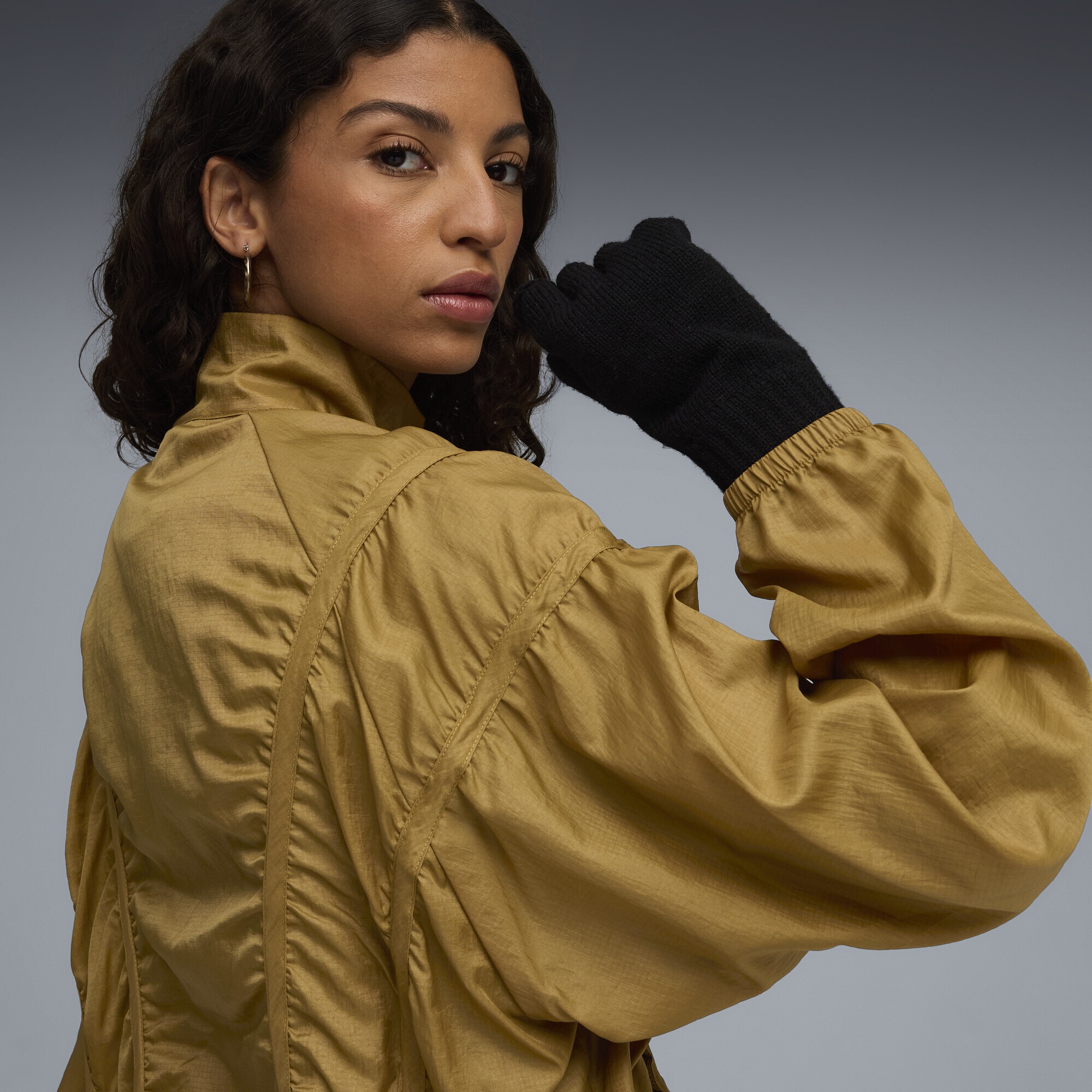 PUMA Trainingsjacke »DARE TO Oversized Gewebte Jacke Damen«