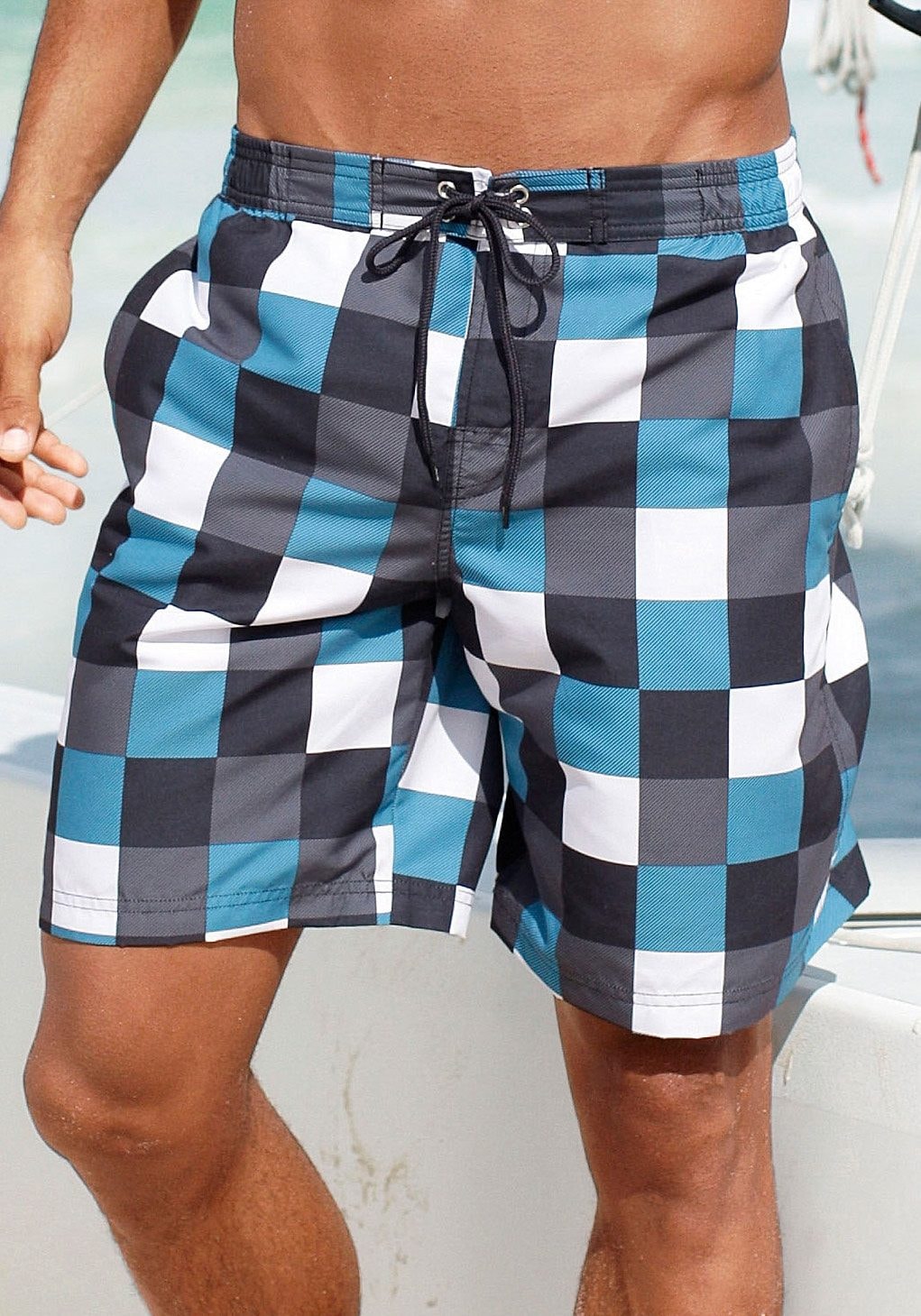 Buffalo Badeshorts, im trendigen Karo-Design