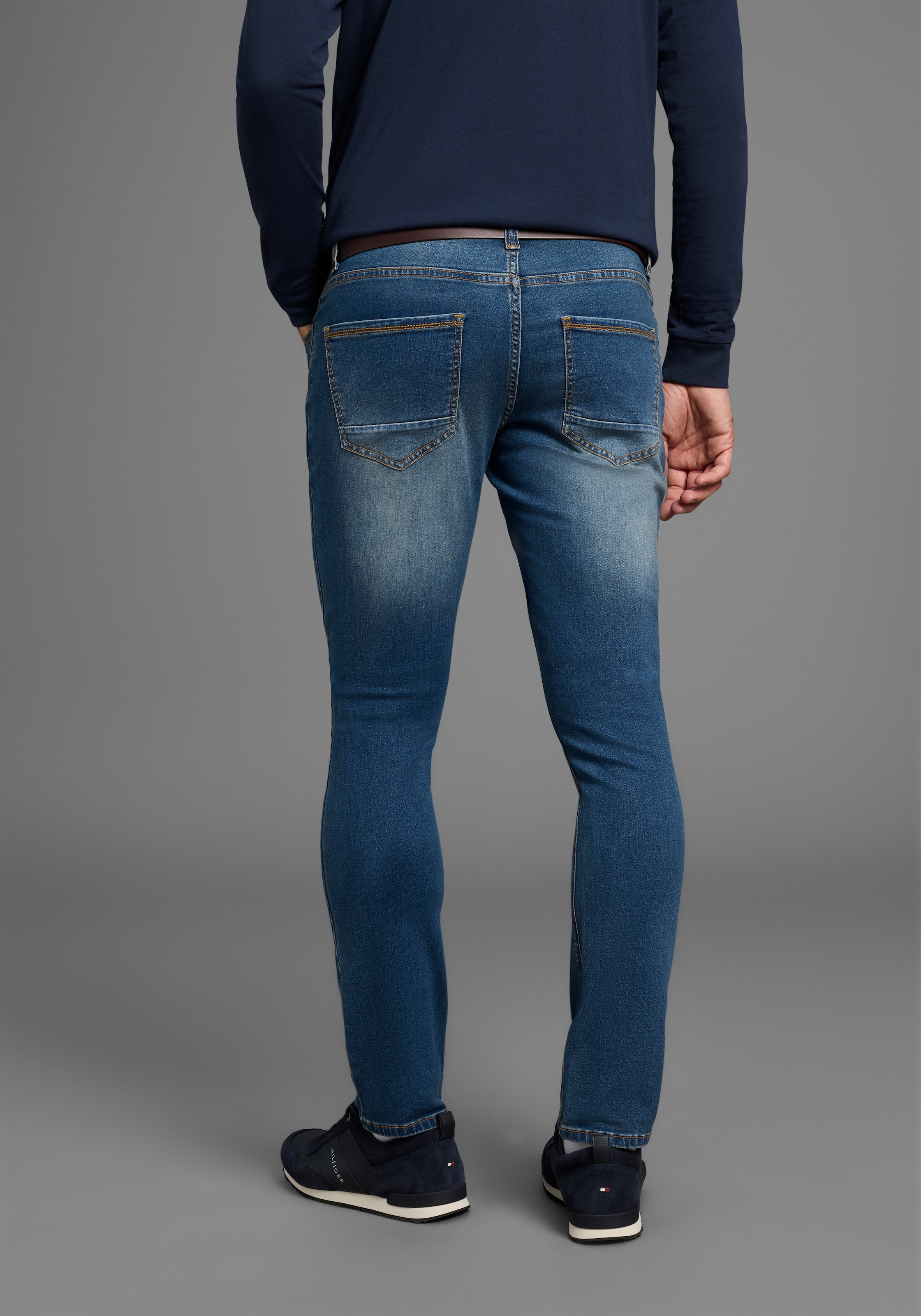 Bruno Banani Slim-fit-Jeans »Grady«, schmale Beinform, niedrige Leibhöhe, mit Eingrifftaschen