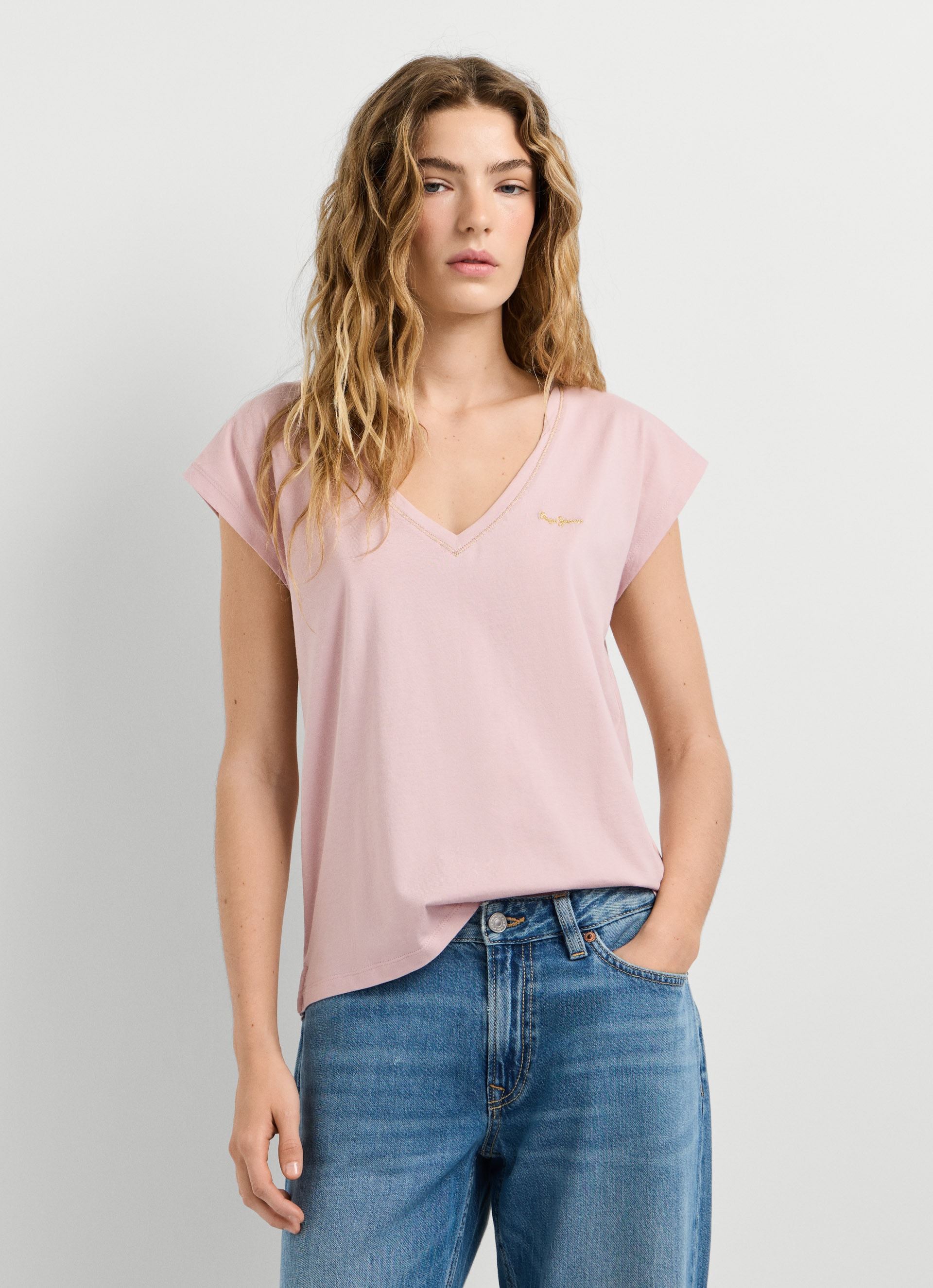Pepe Jeans T-Shirt "CLOE" mit V-Ausschnitt, Logostickerei