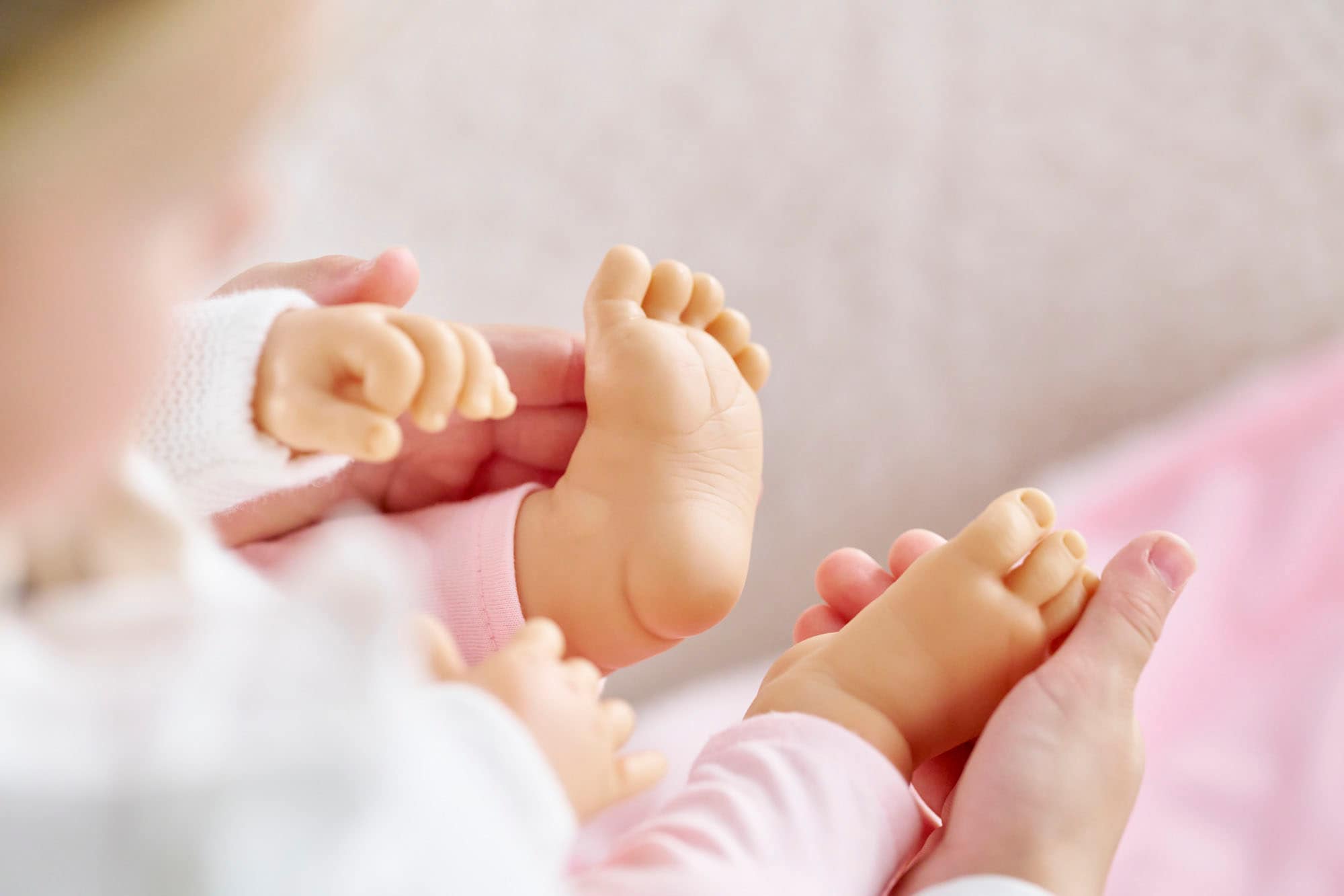 Corolle® Babypuppe »Mon Grand Poupon Rose Newborn«, mit Vanilleduft