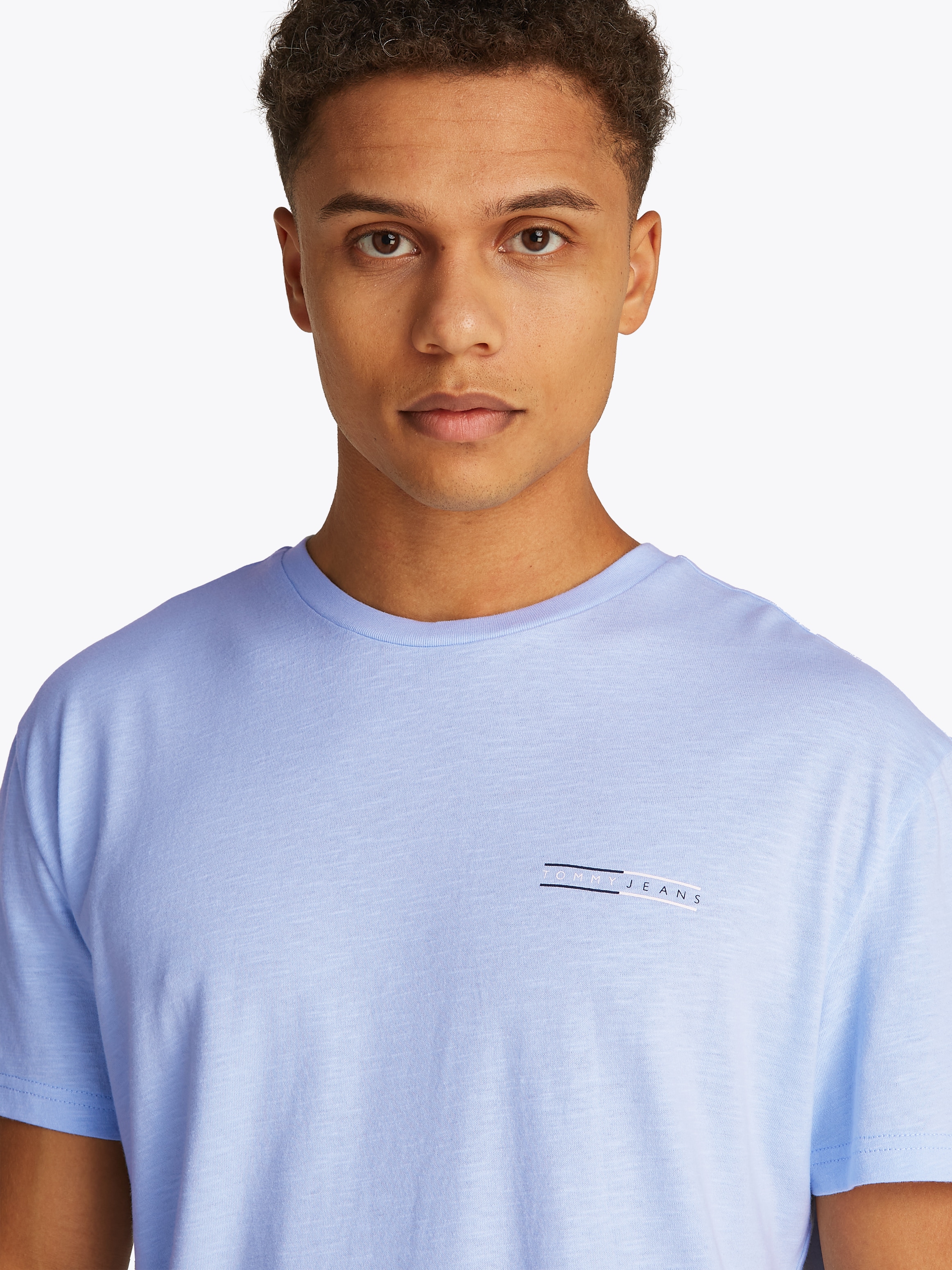 Tommy Jeans Kurzarmshirt »TJM REG GRAPHIC SLUB TEE EXT«, Mit Rundhalsausschnitt