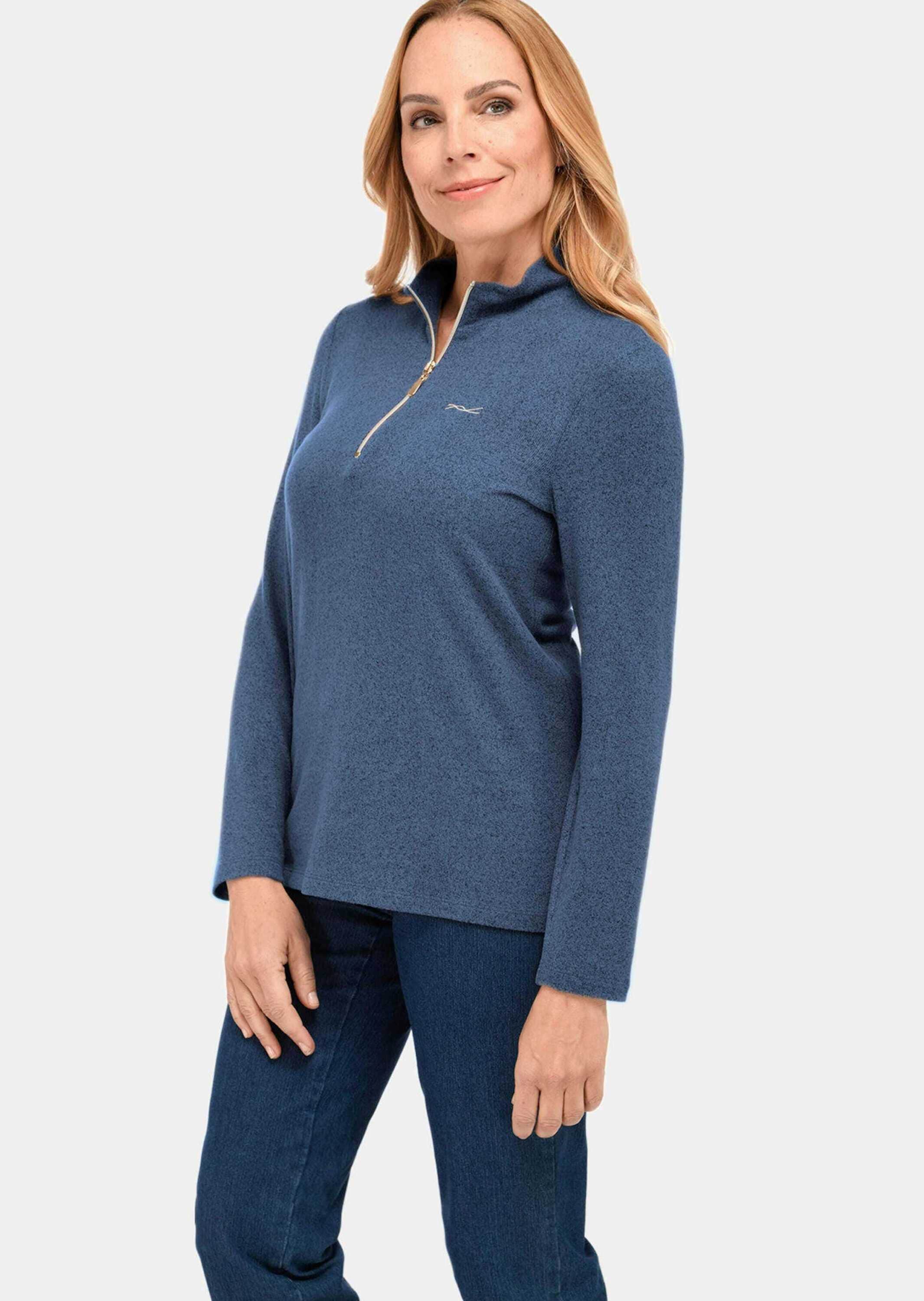 GOLDNER Strickpullover »Kurzgröße Flauschiges Stehbundshirt mit Reißverschluss und glänzendem, gesticktem Logo«