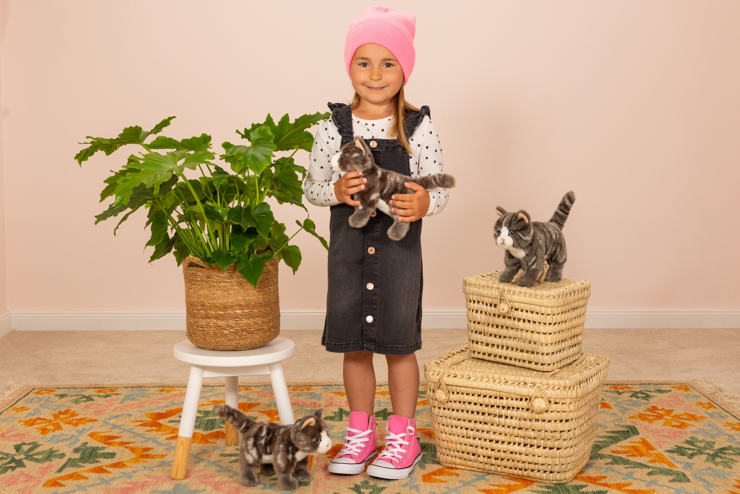 Teddy Hermann® Kuscheltier »Katze stehend grau getigert, 20 cm«, zum Teil aus recyceltem Material