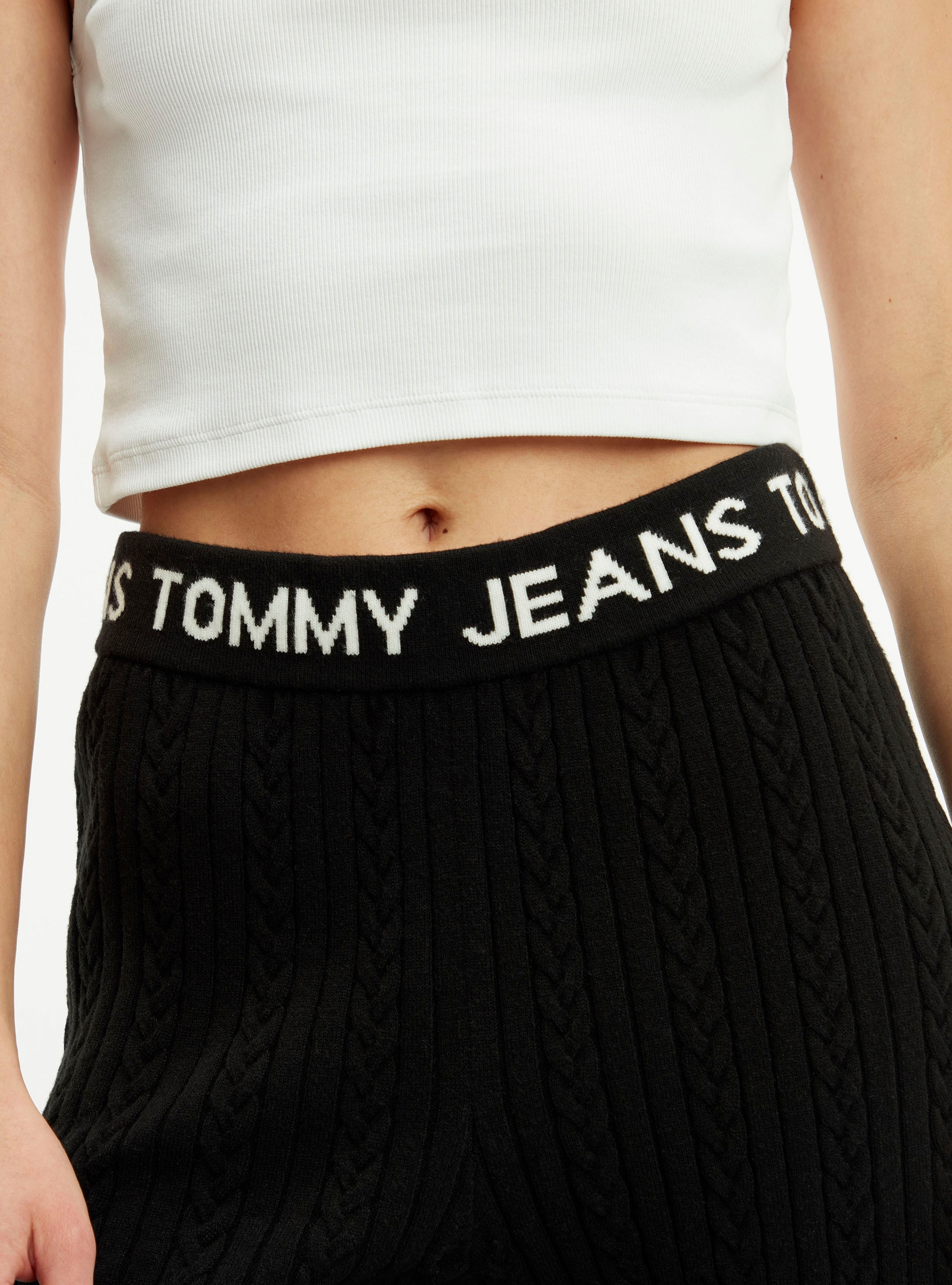 KNIT Tommy Jeans BAUR bestellen PANTS«, Strickhose CABLE Logo-Stickerei »TJW | Jeans Tommy mit