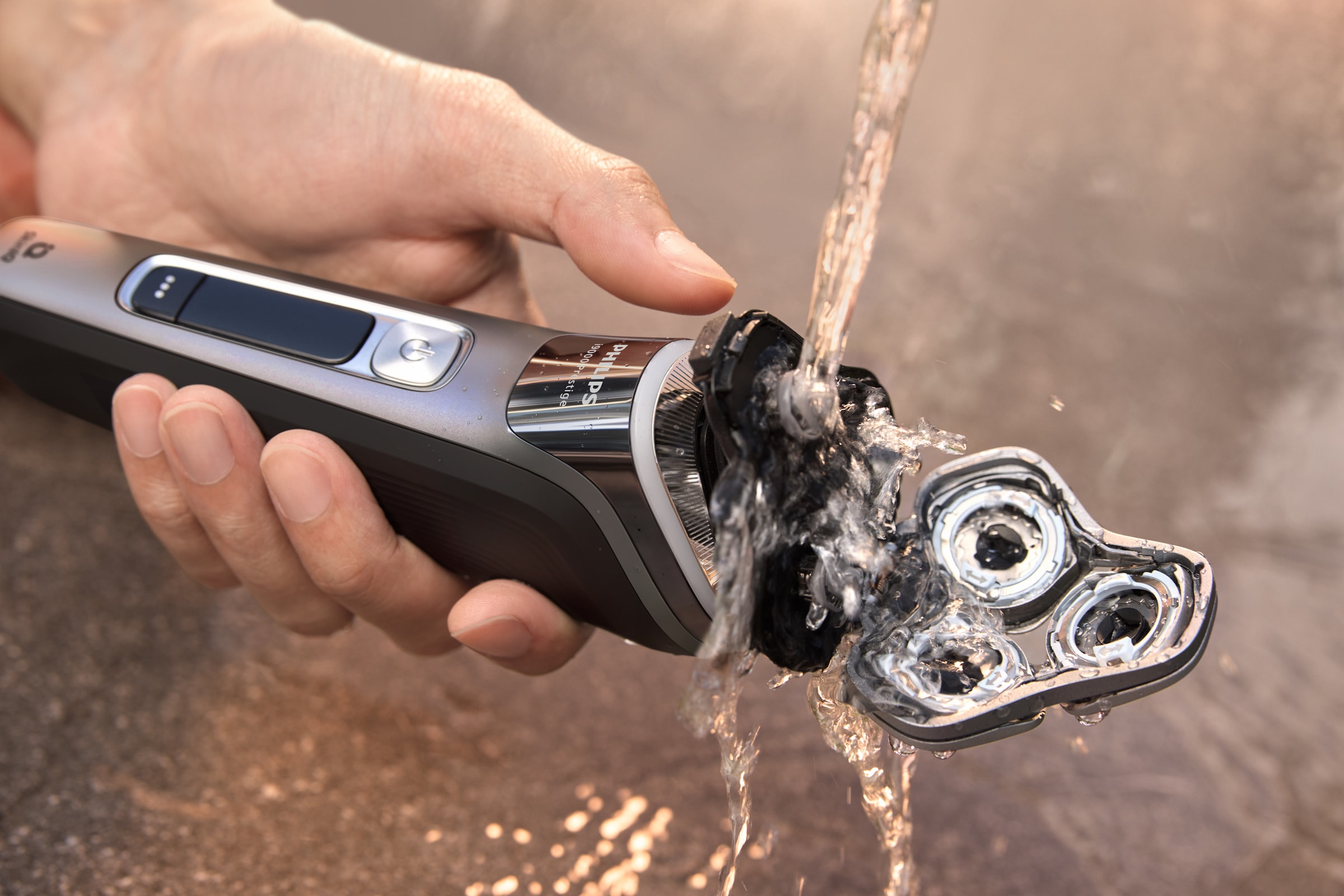 Philips Elektrorasierer »Series i9000 Prestige XP9202/10«, integrierter Präzisionstrimmer, mit SkinIQ Technologie, inkl. Ladestand, Reiseetui