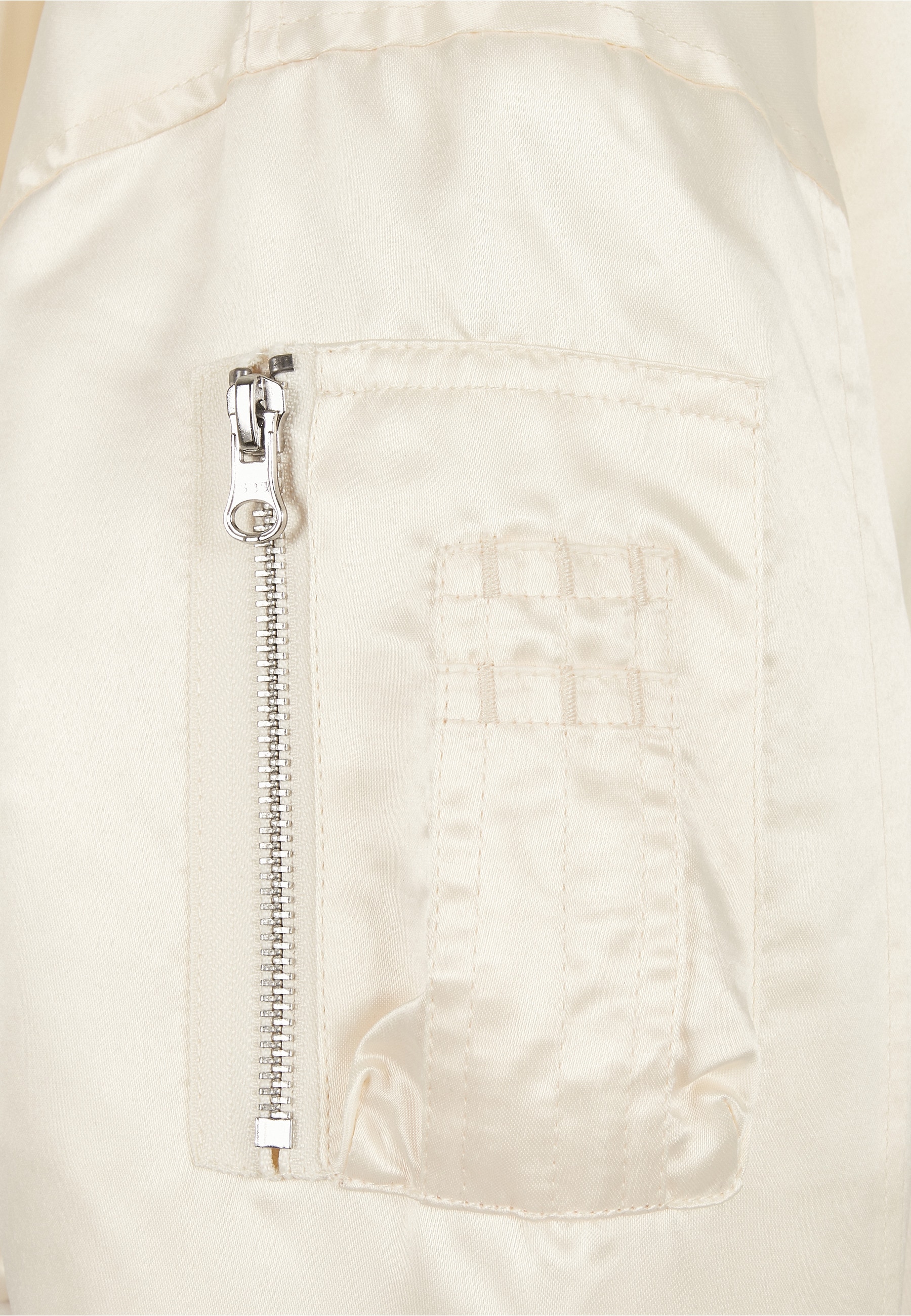 URBAN CLASSICS Bomberjacke »Urban Classics Damen Ladies Short Oversized Satin Bomber Jacket« 1 Stk. tlg. ohne Kapuze