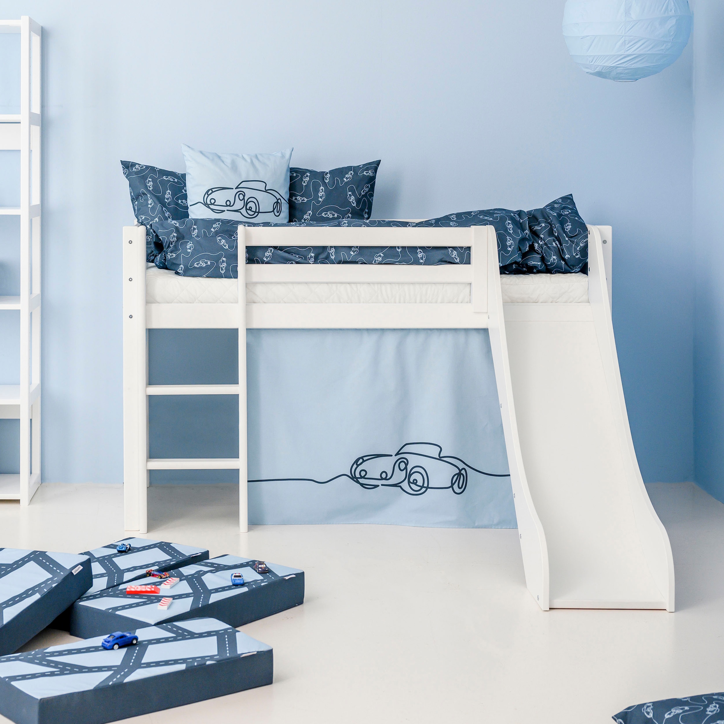 Hoppekids Hochbett »«Cars»«, Rutsche & Vorhang Blau und viel Auswahl