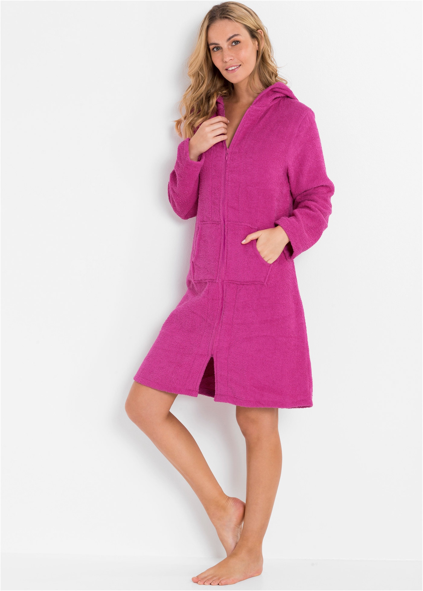 bonprix Bademantel mit Kapuze, mit seitlichen Eingrifftaschen, lockere Pass günstig online kaufen