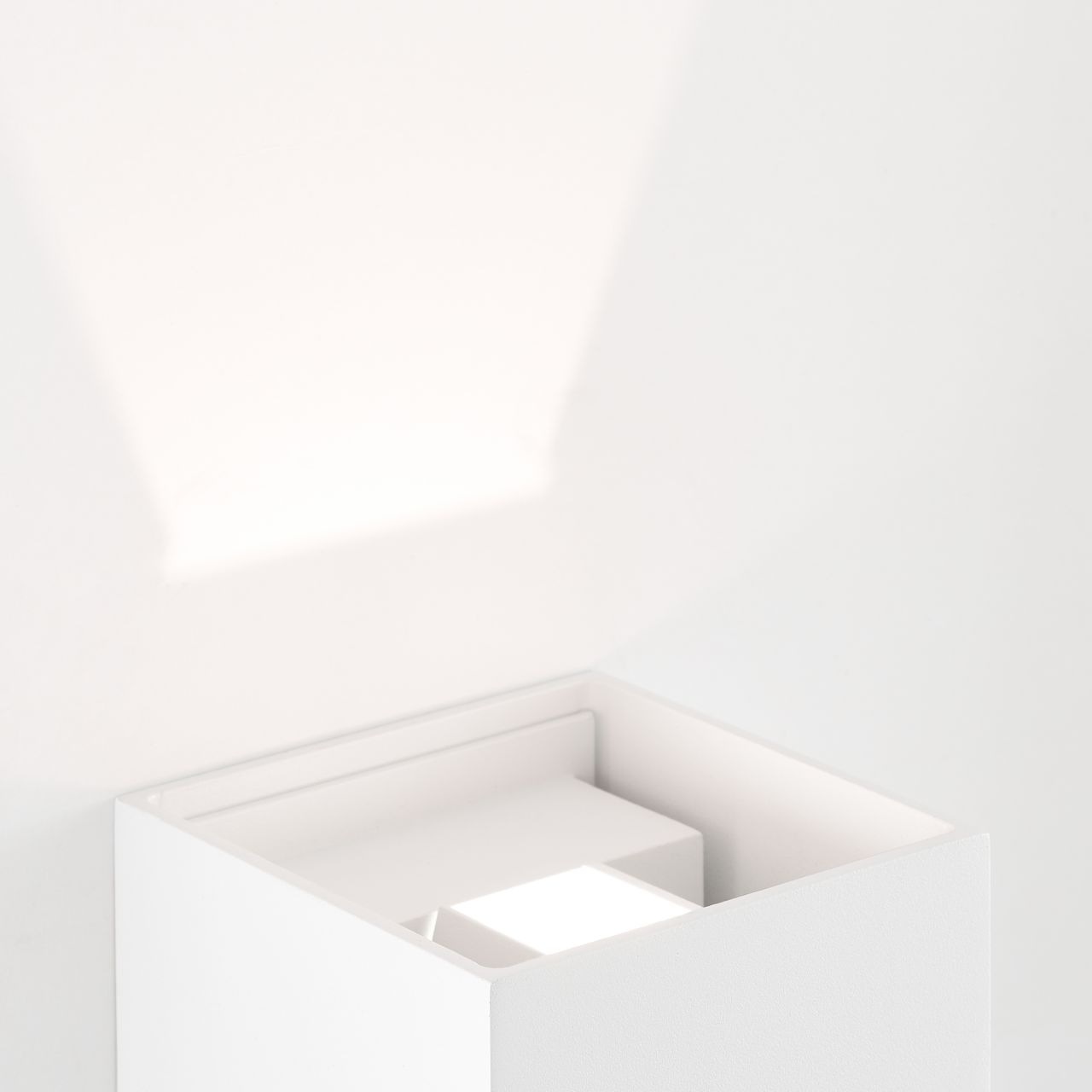 Brilliant Leuchten Außen-Wandleuchte »Isak«, 1 flammig-flammig, LED-Haustürbeleuchtung - Abstrahlwinkel justierbar - 10x10x10cm