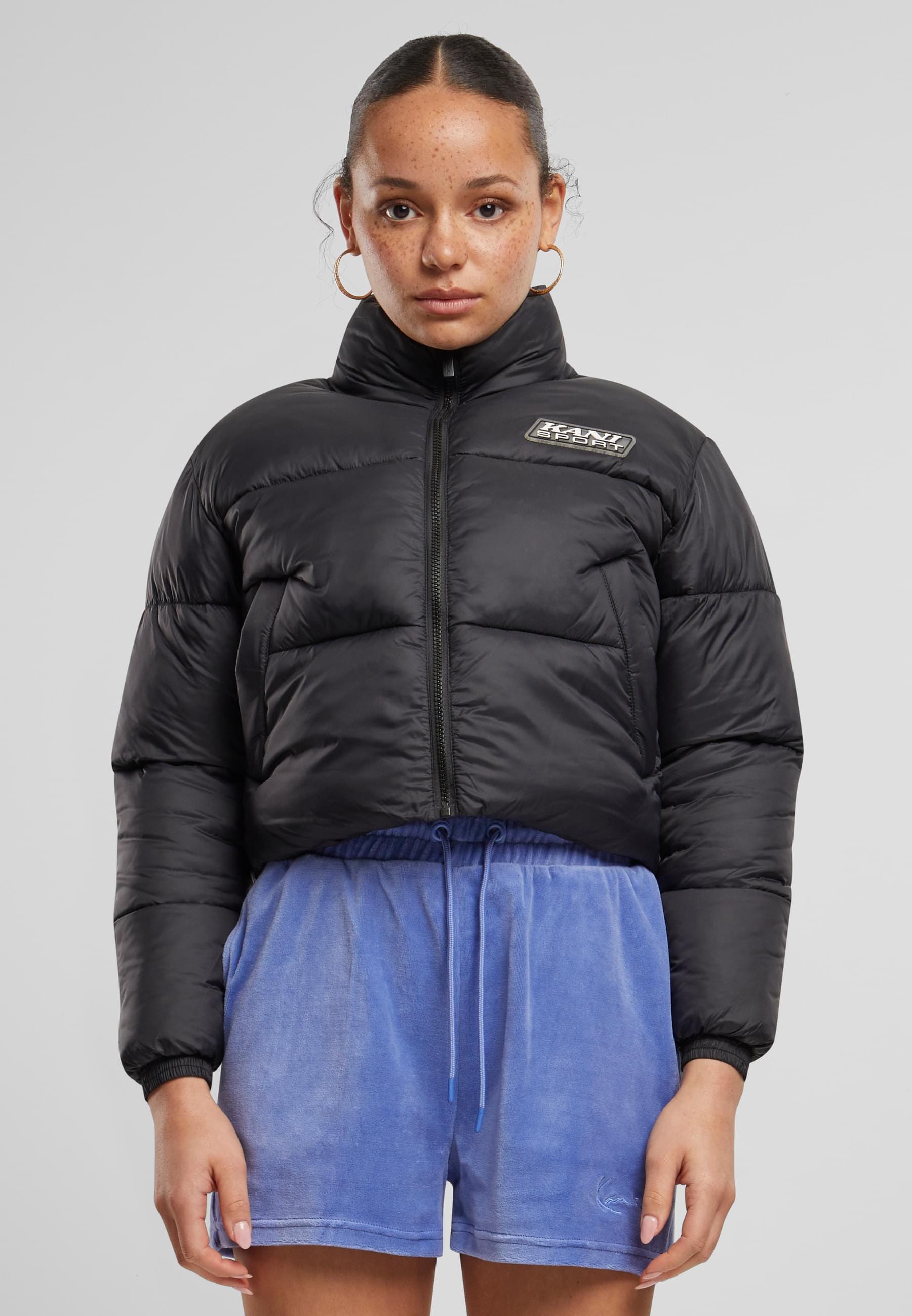 Karl Kani Winterjacke »Karl Kani Karl Kani Sport Patch Crop Puffer Jacket«, (1 St.), ohne Kapuze