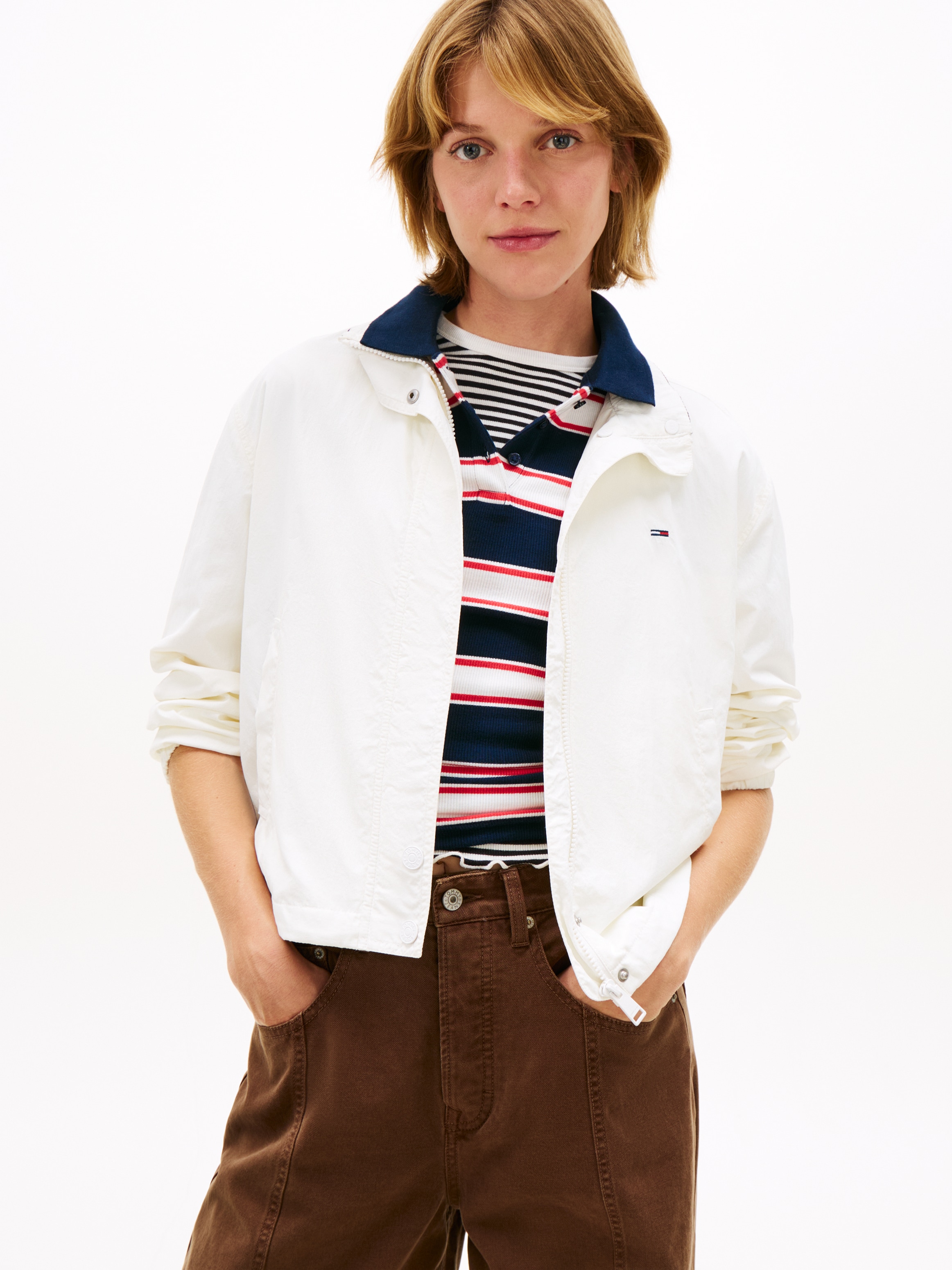 Outdoorjacke TOMMY JEANS "TJW ESSENTIAL JACKET EXT", Damen, Gr. XXL (44), ecru, Web, Obermaterial: 100% Nylon, unifarben, bequem kurz, elastischer Bund, Jacken Outdoorjacke, mit kontrastfarbenem Einsatz